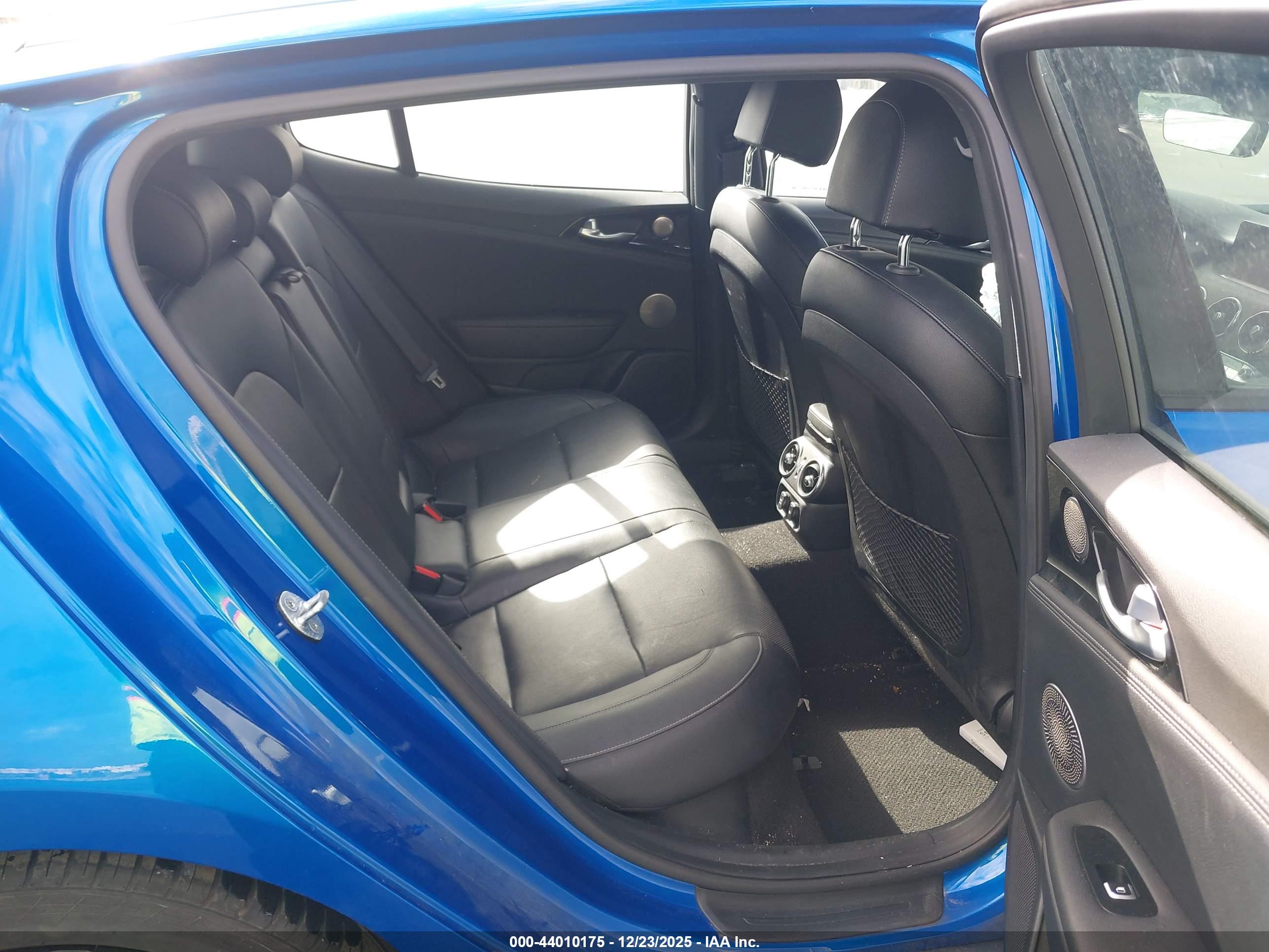 KIA STINGER image 8