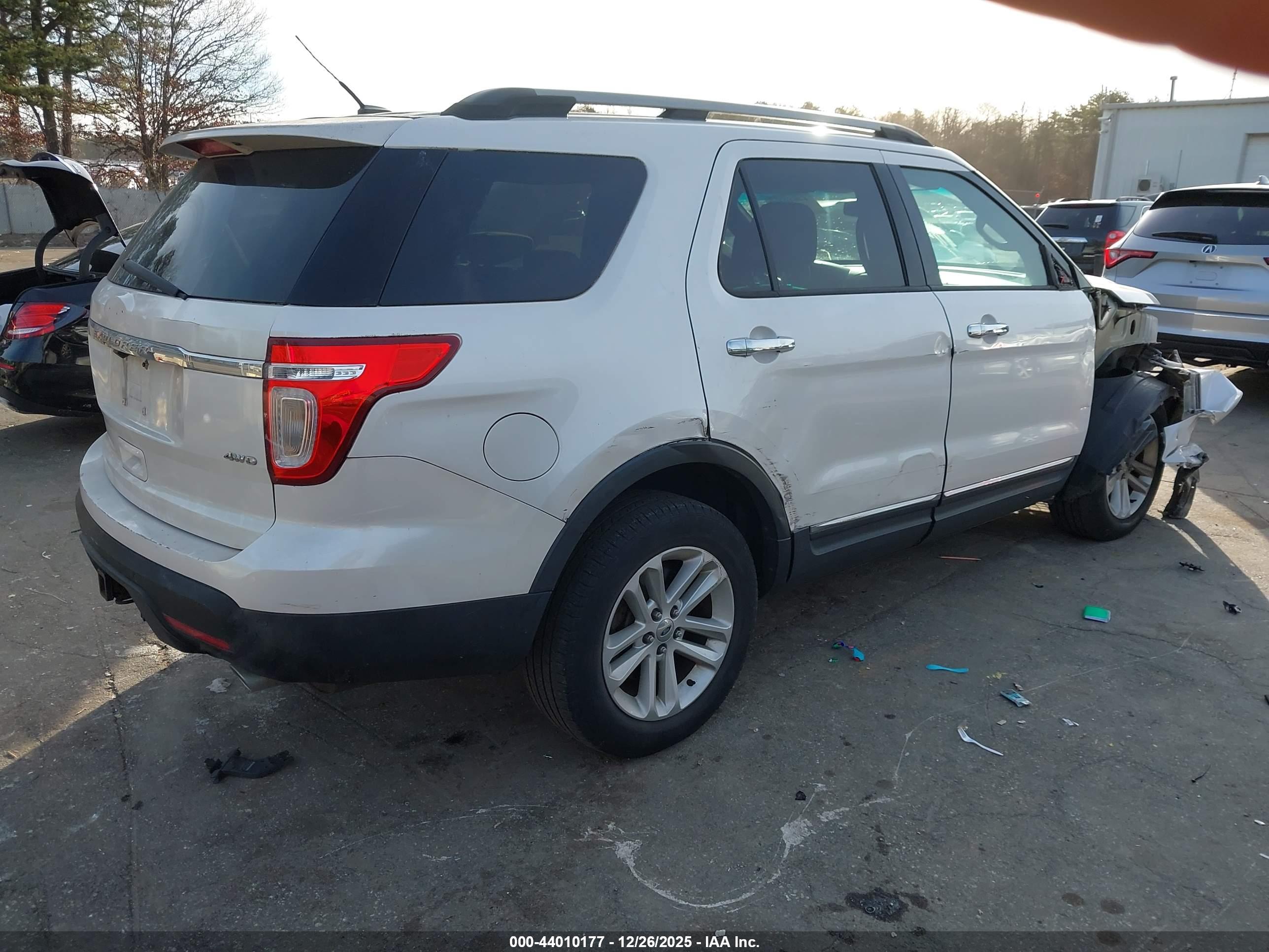 FORD EXPLORER image 4