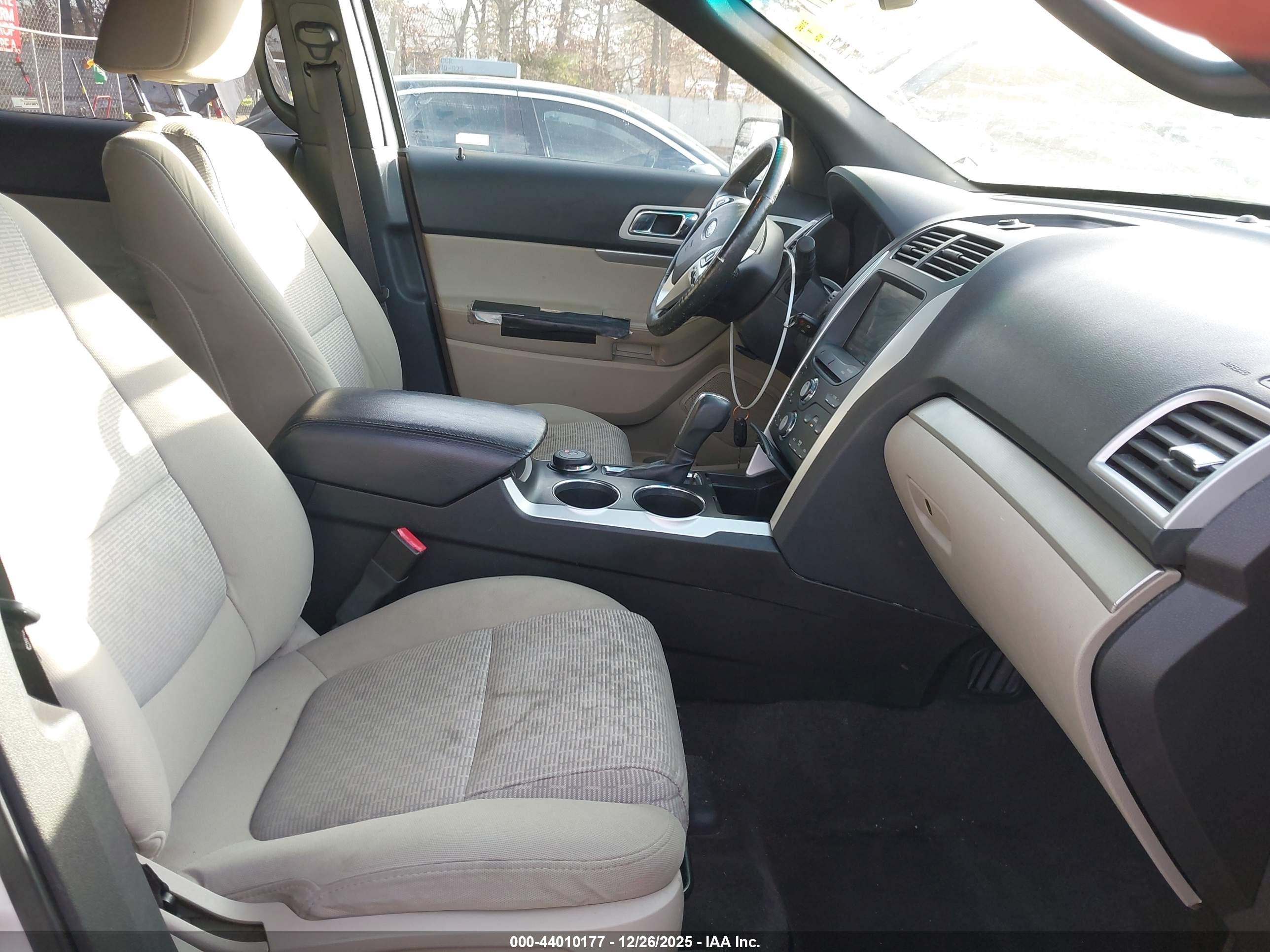 FORD EXPLORER image 5
