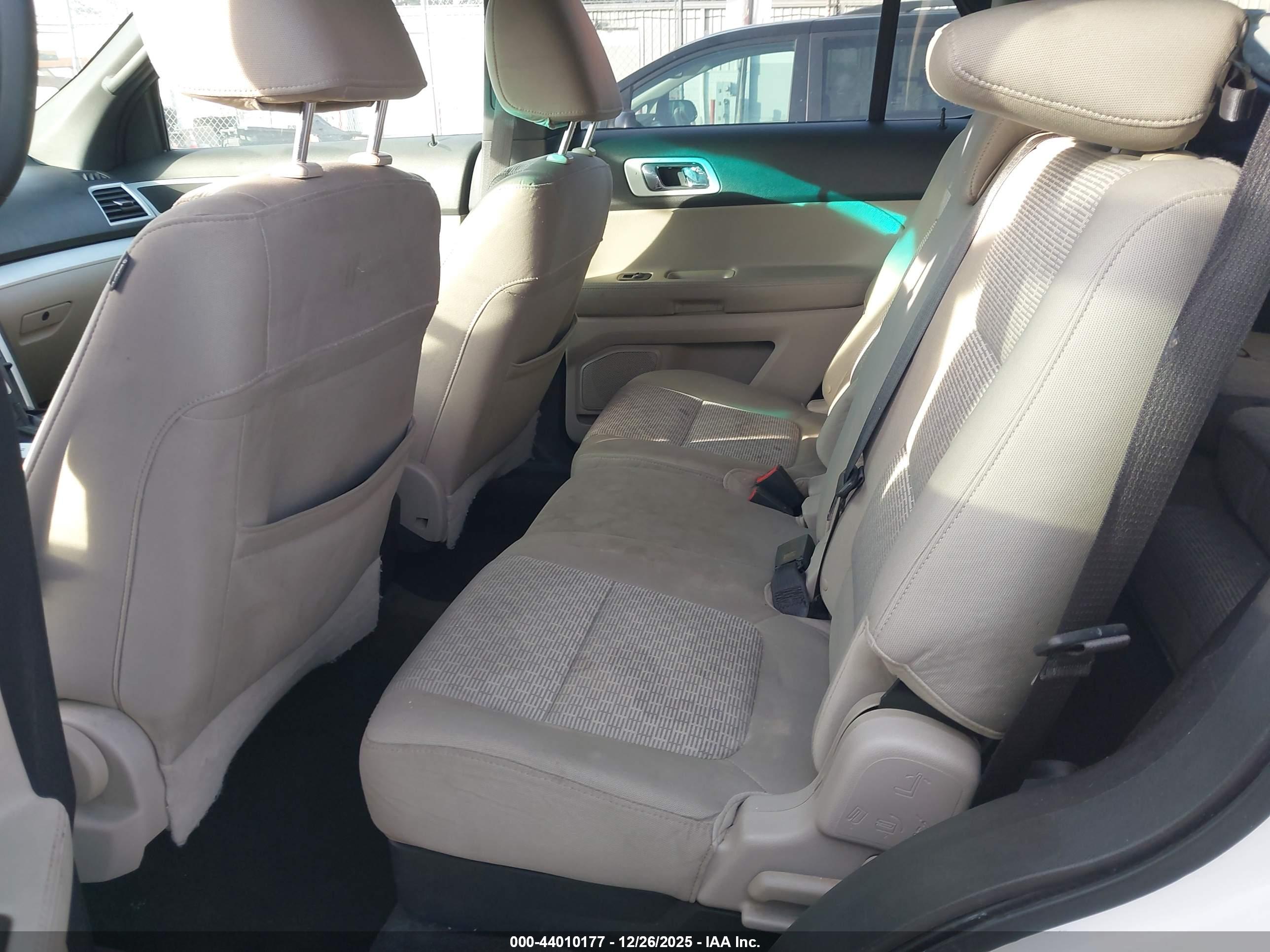 FORD EXPLORER image 8
