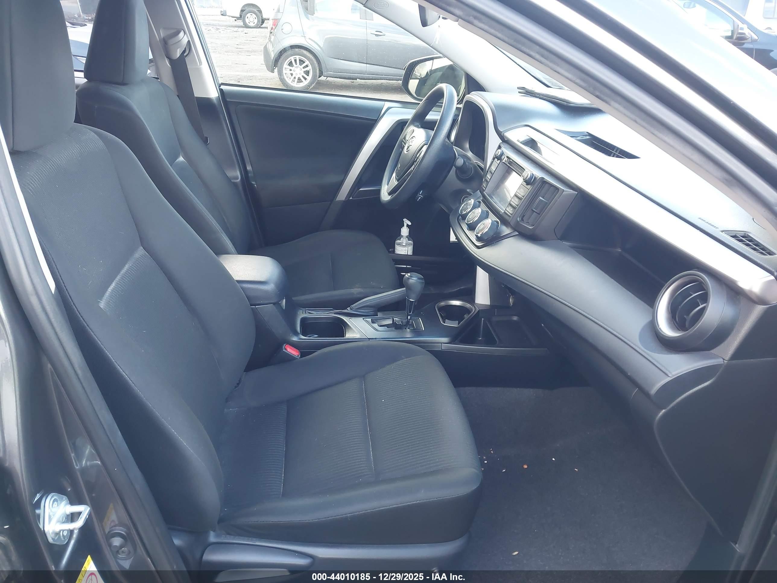 TOYOTA RAV4 image 5