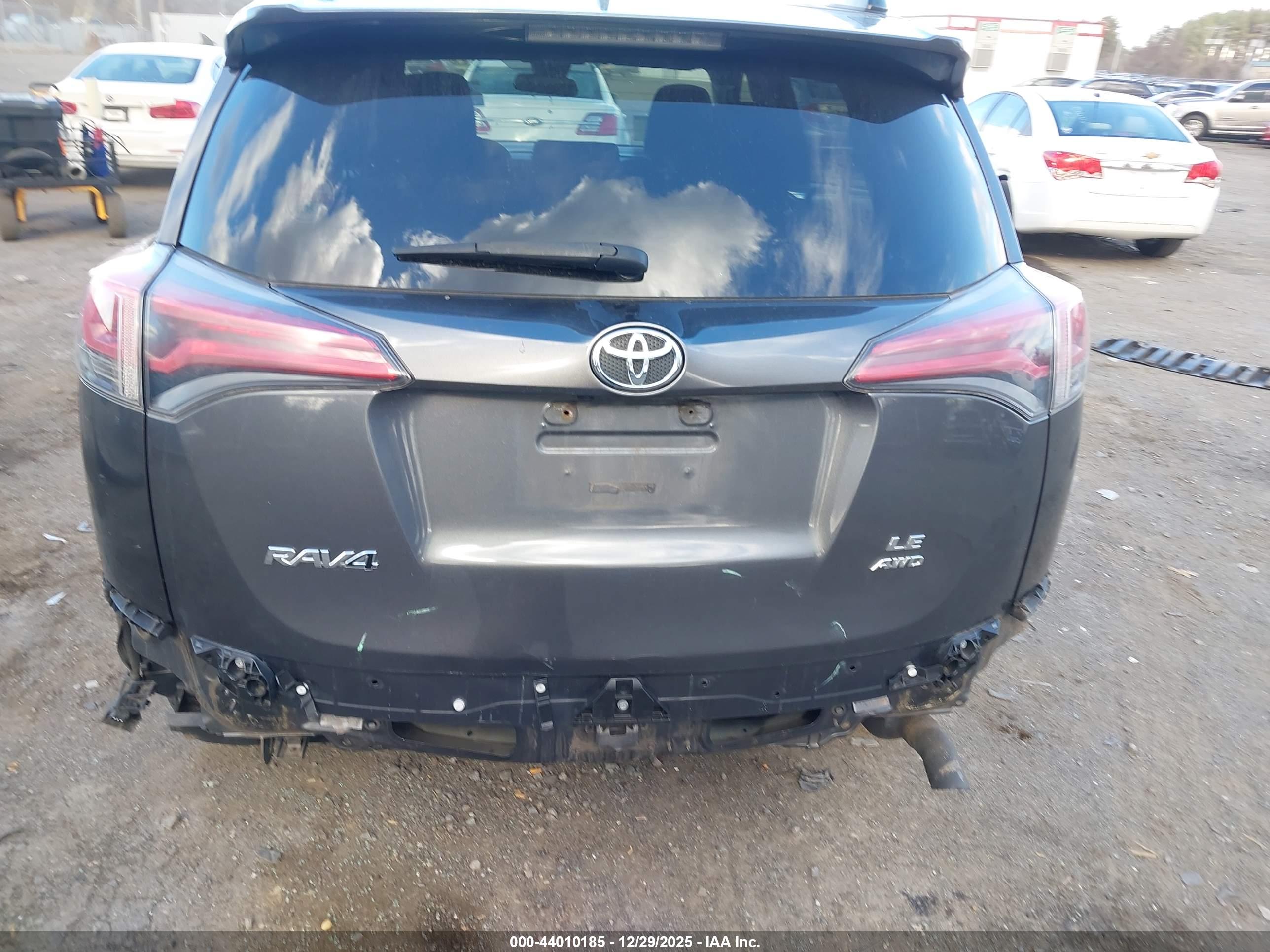 TOYOTA RAV4 image 6