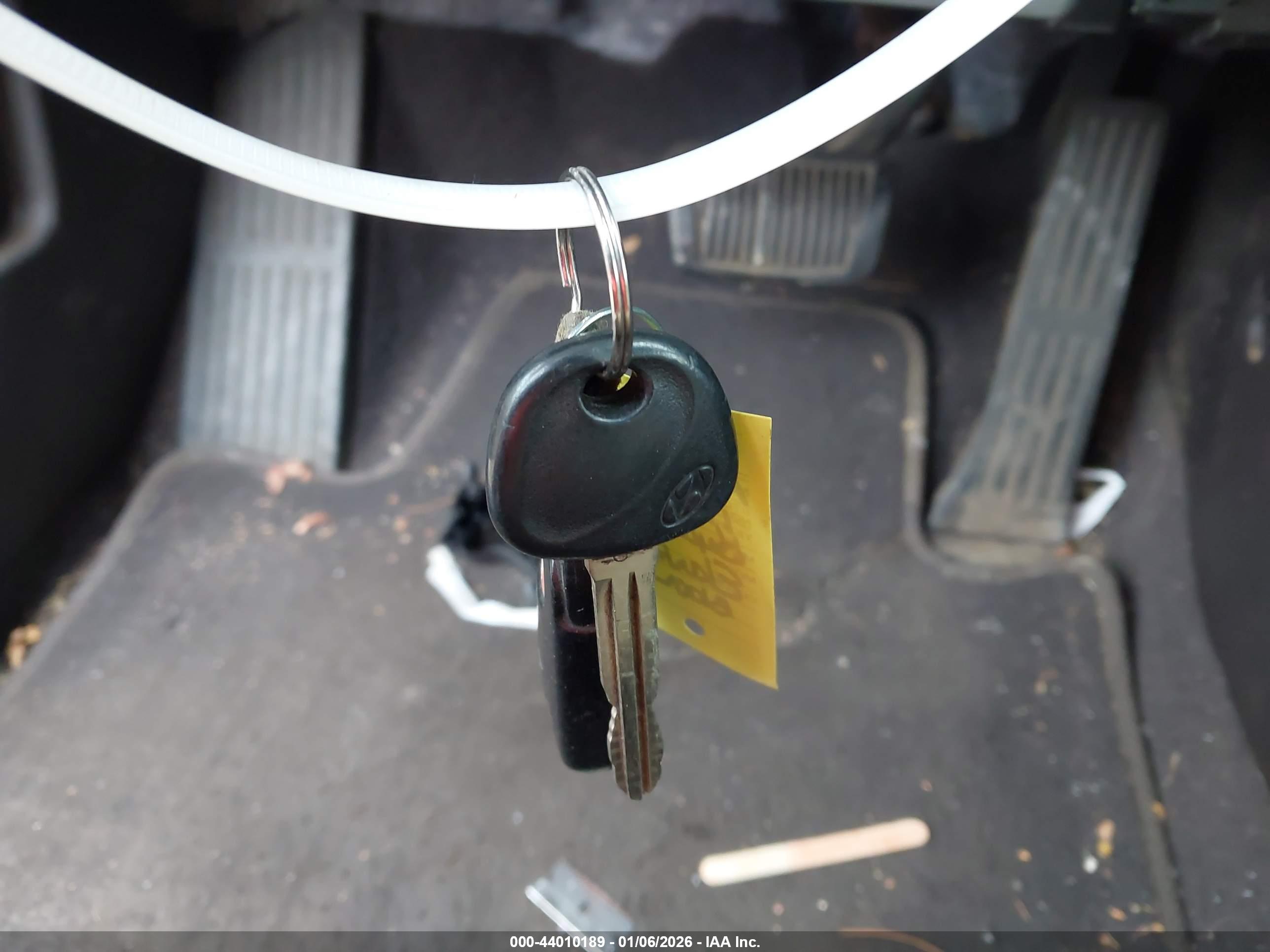 HYUNDAI ELANTRA image 11