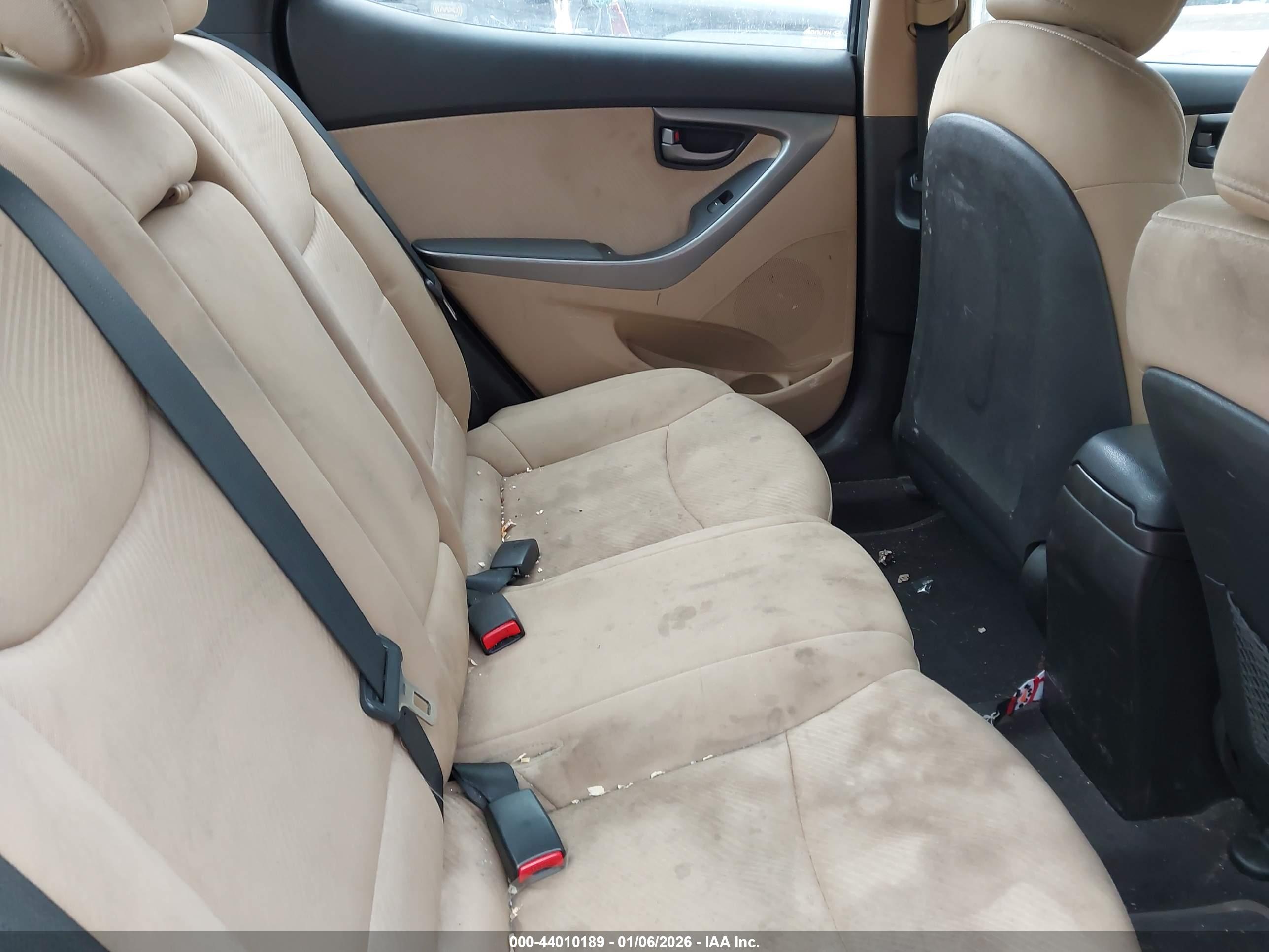 HYUNDAI ELANTRA image 8