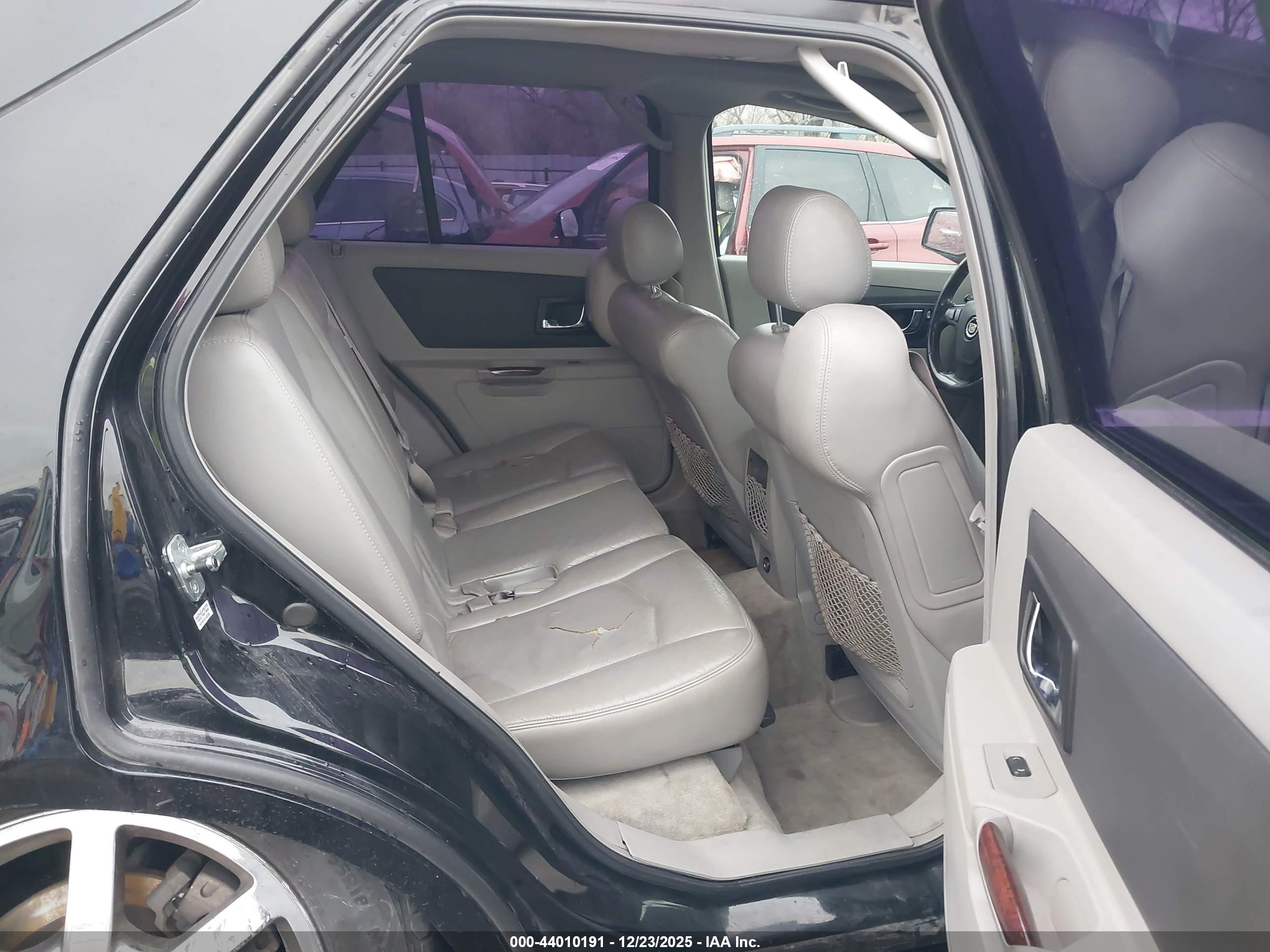 CADILLAC SRX image 8