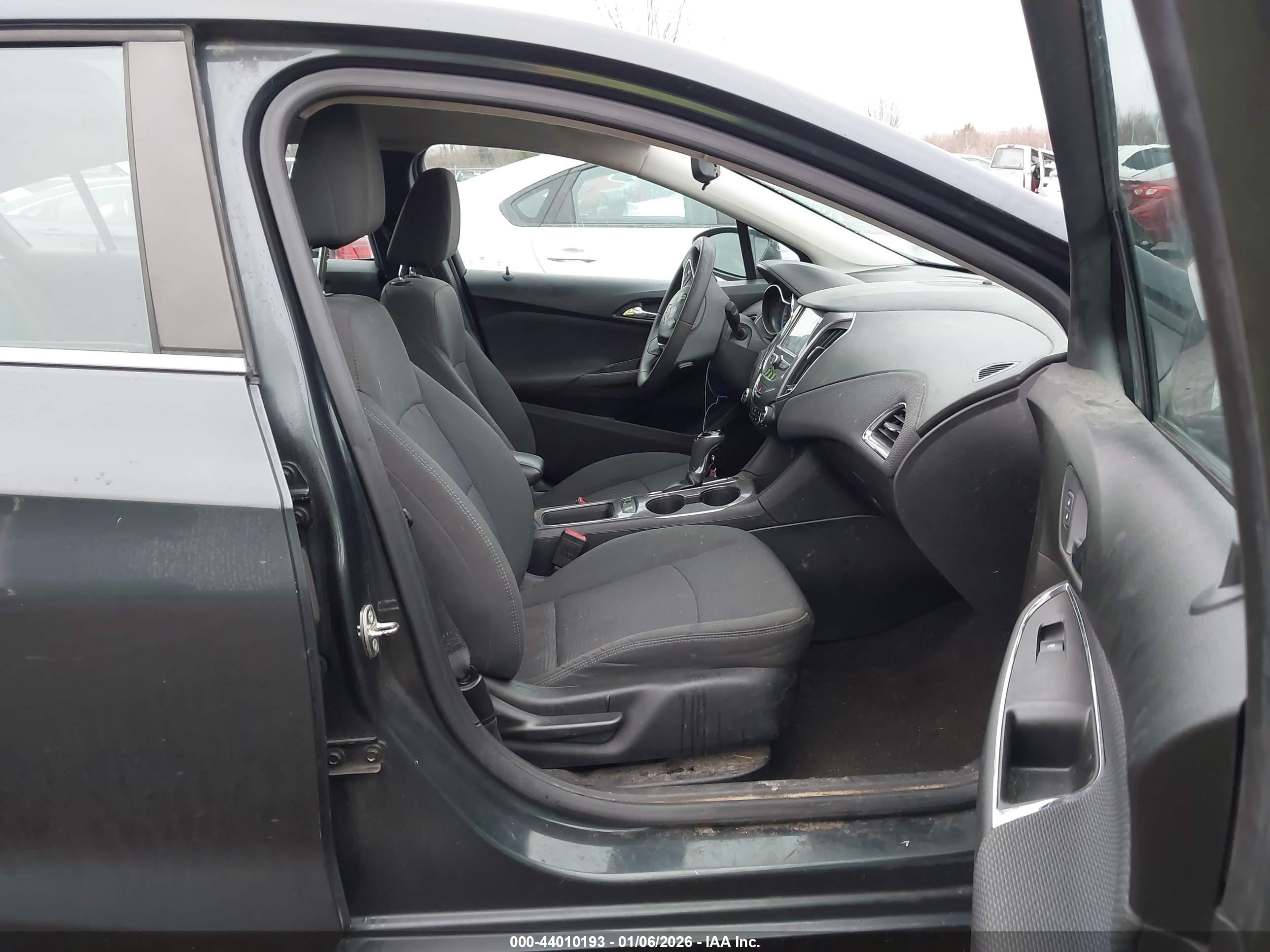 CHEVROLET CRUZE image 5