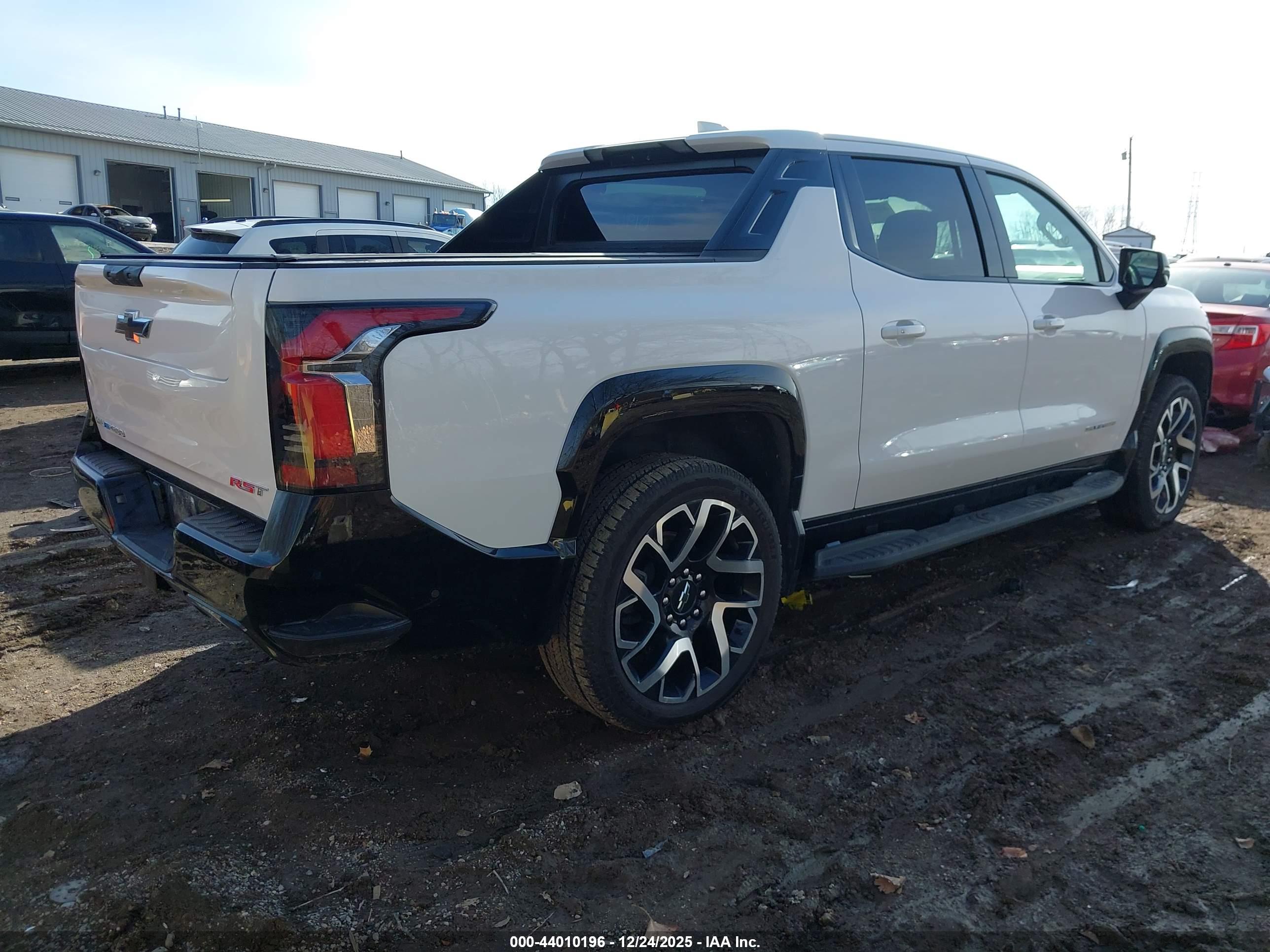 CHEVROLET SILVERADO image 4