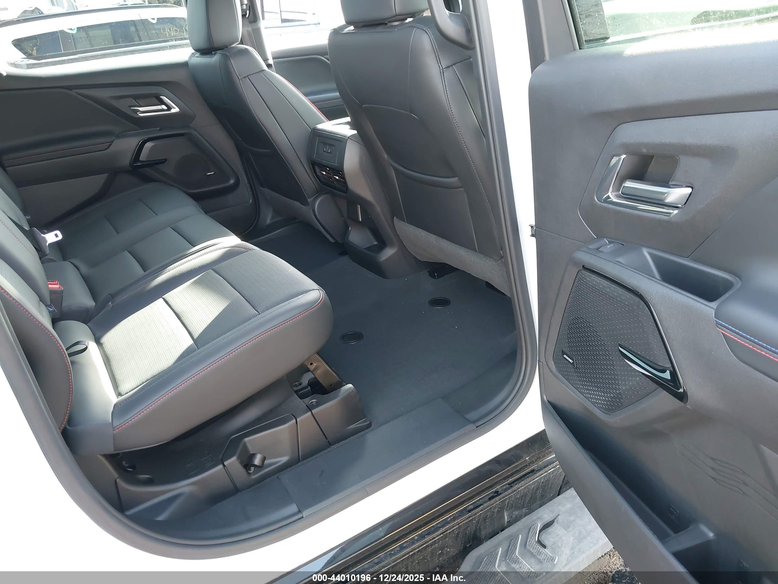 CHEVROLET SILVERADO image 8