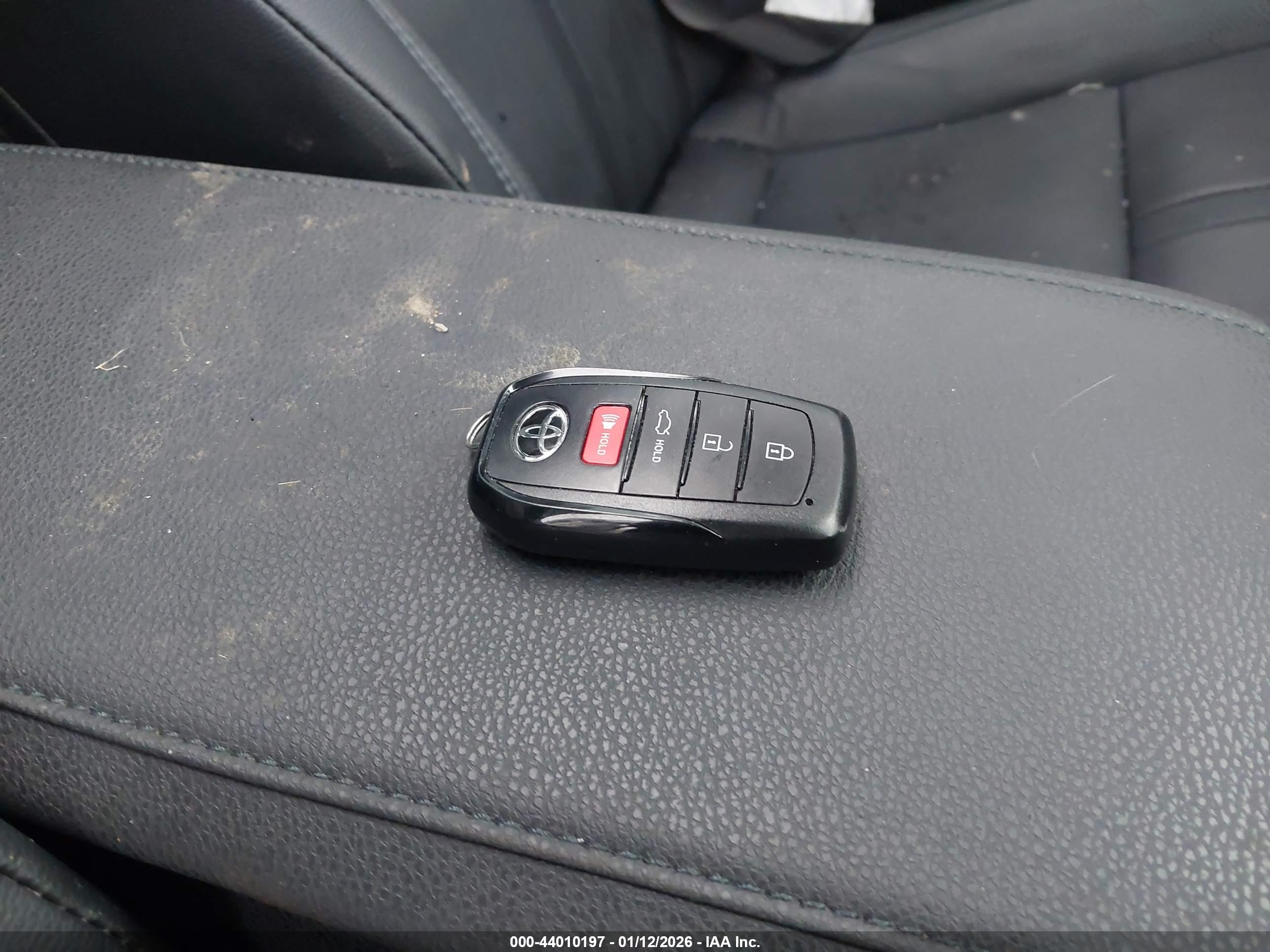 TOYOTA CAMRY image 11