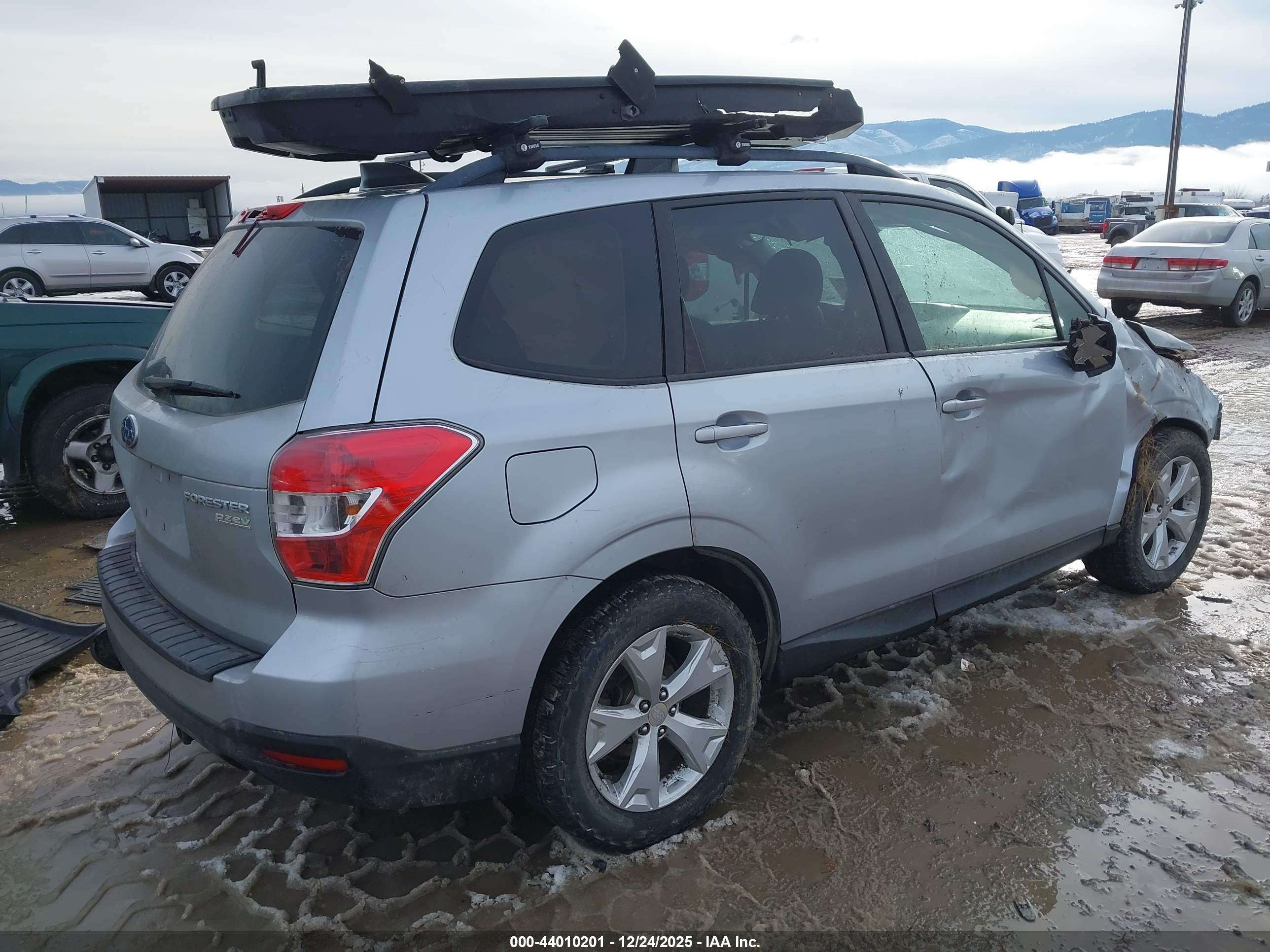 SUBARU FORESTER image 4