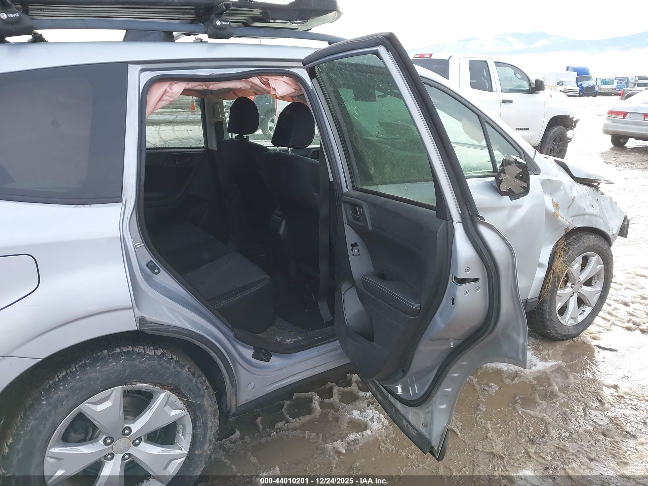 SUBARU FORESTER image 8