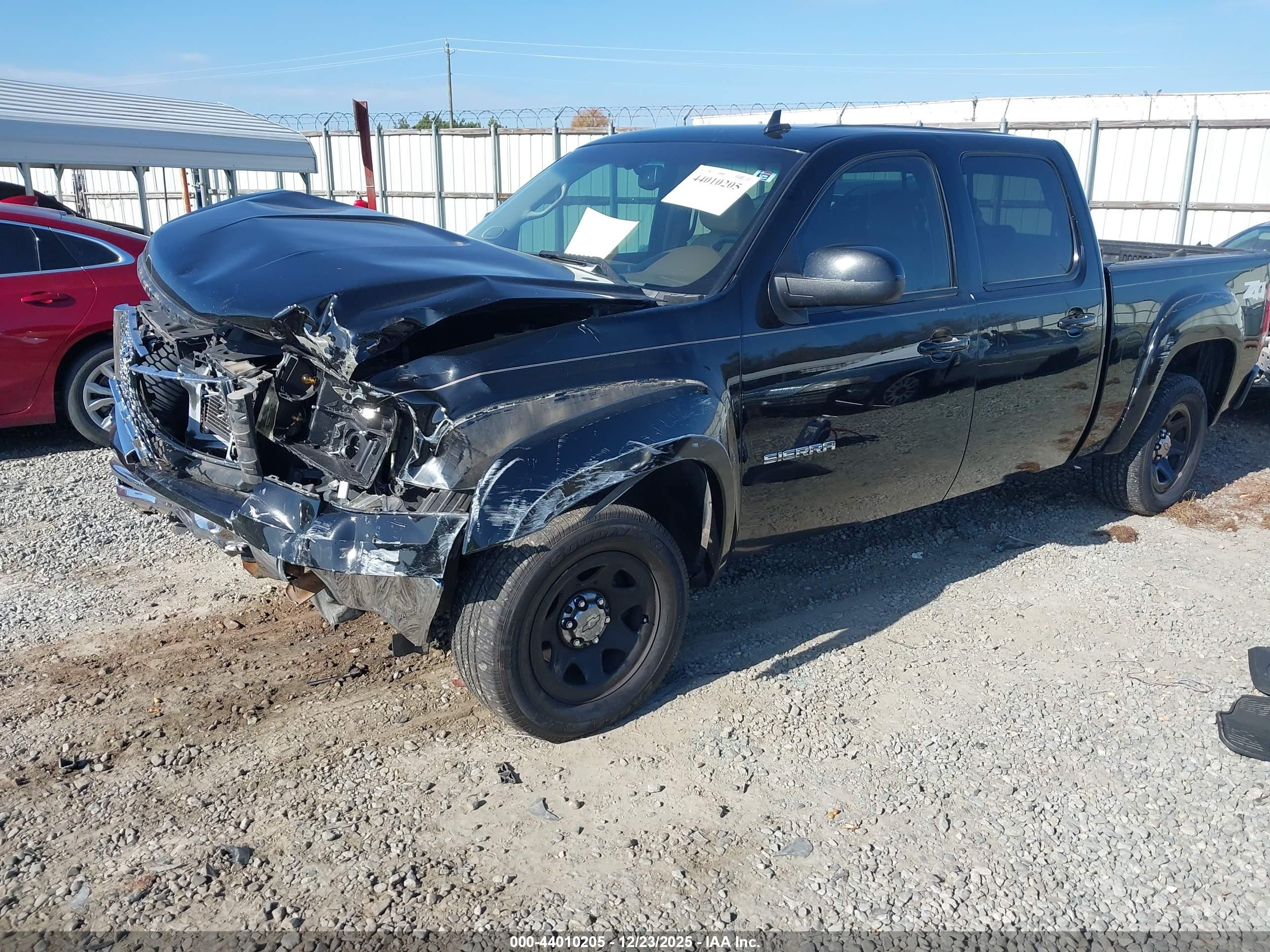 GMC SIERRA image 2