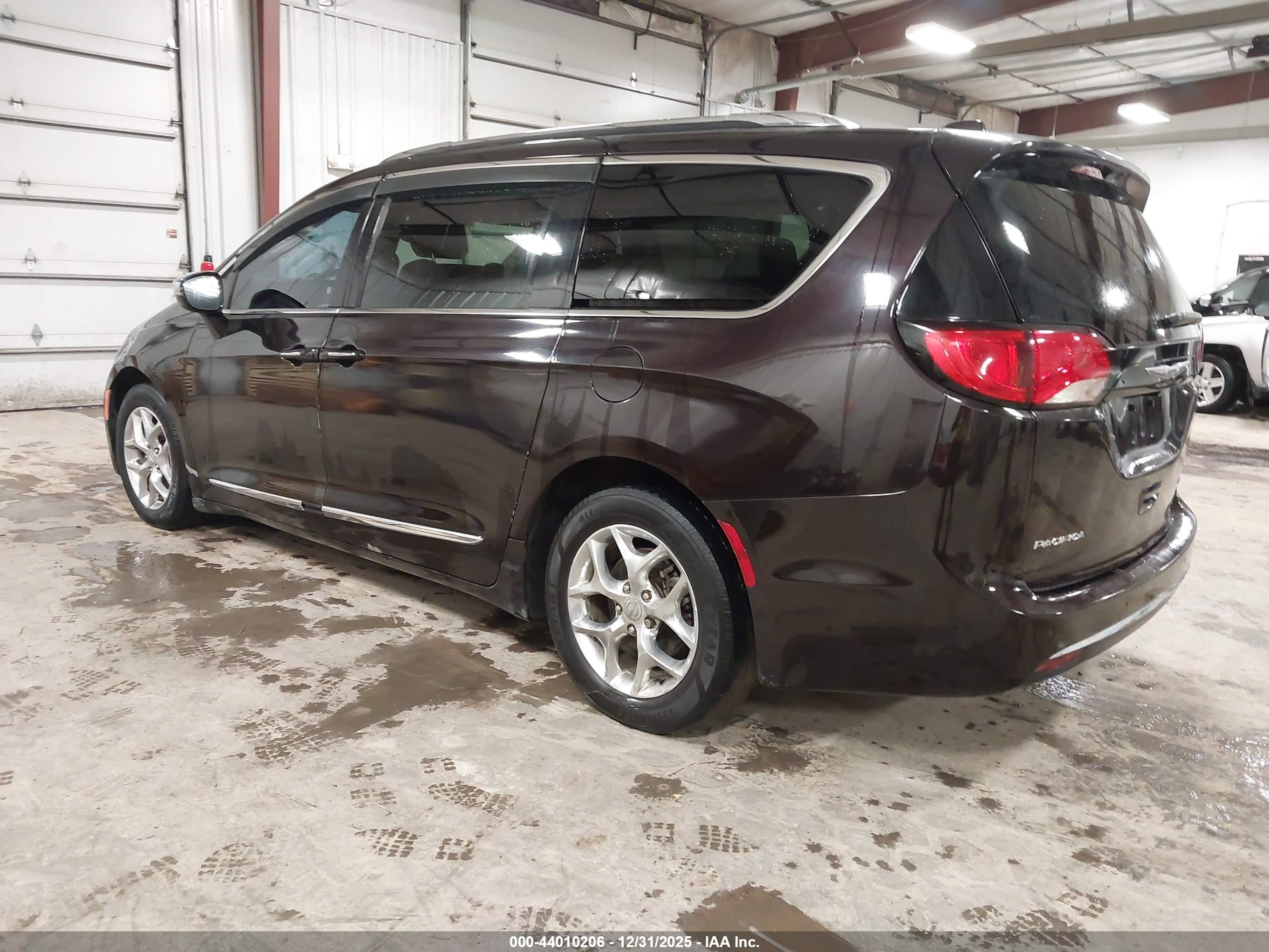 CHRYSLER PACIFICA image 3