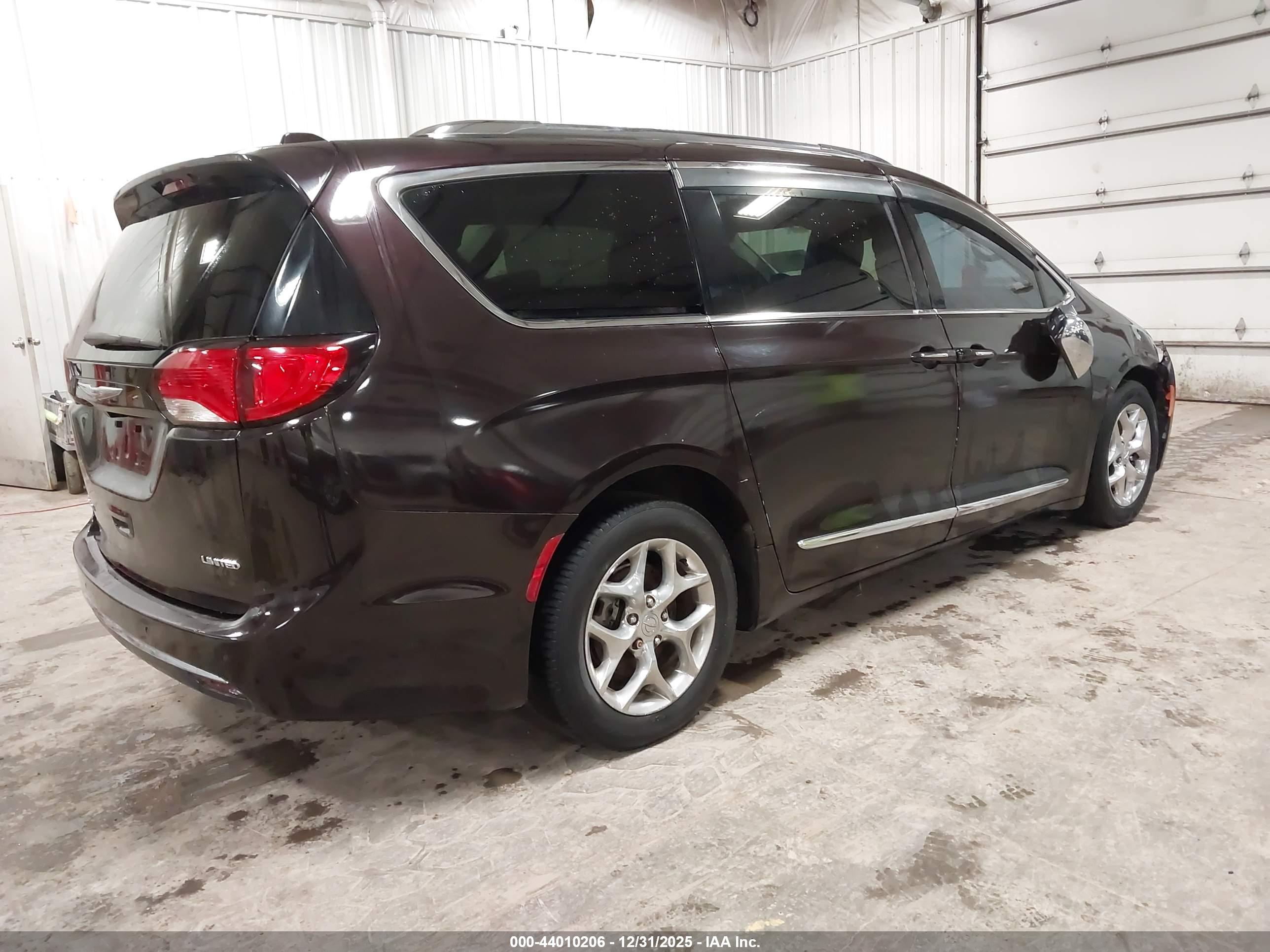 CHRYSLER PACIFICA image 4