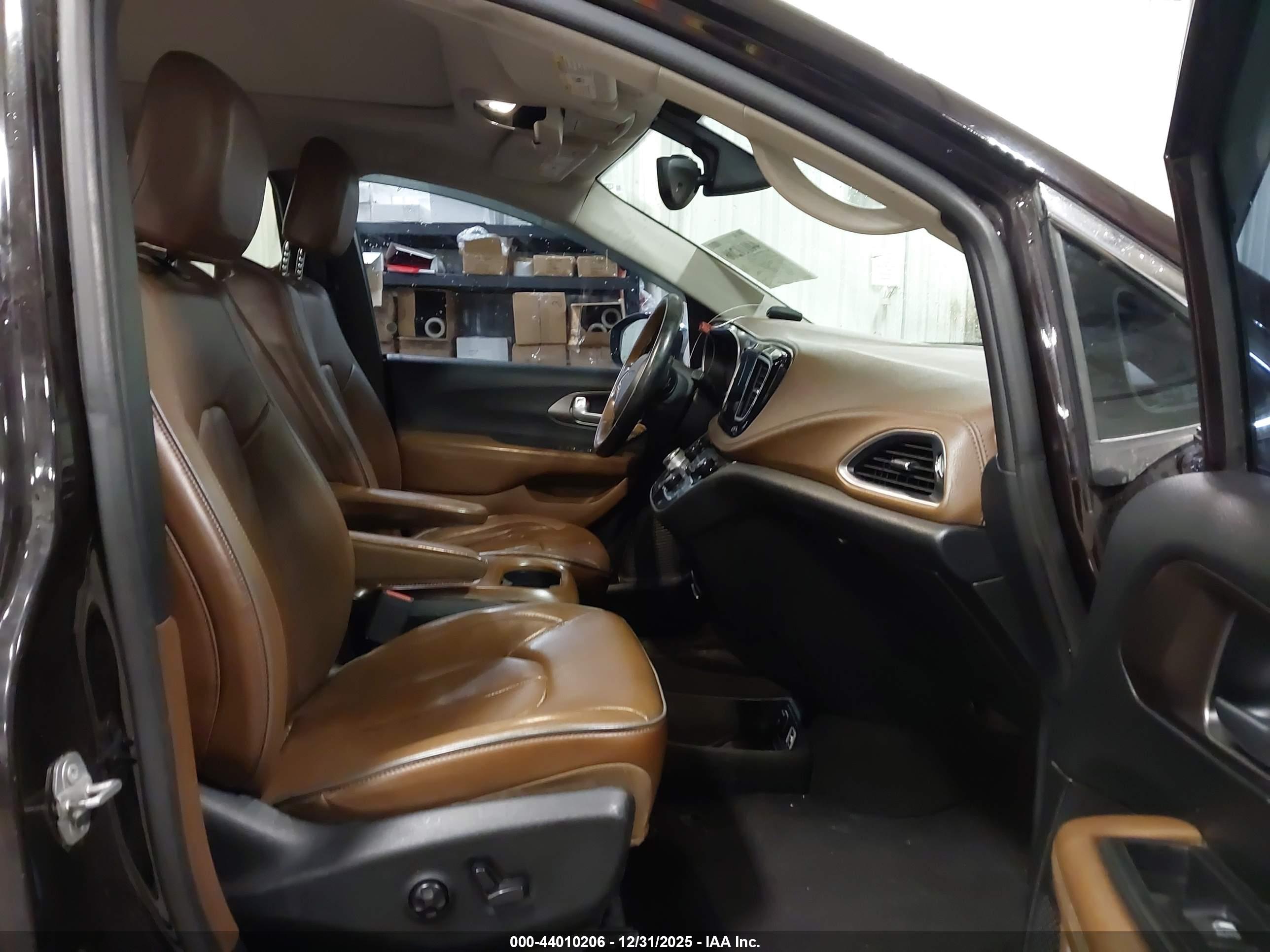 CHRYSLER PACIFICA image 5