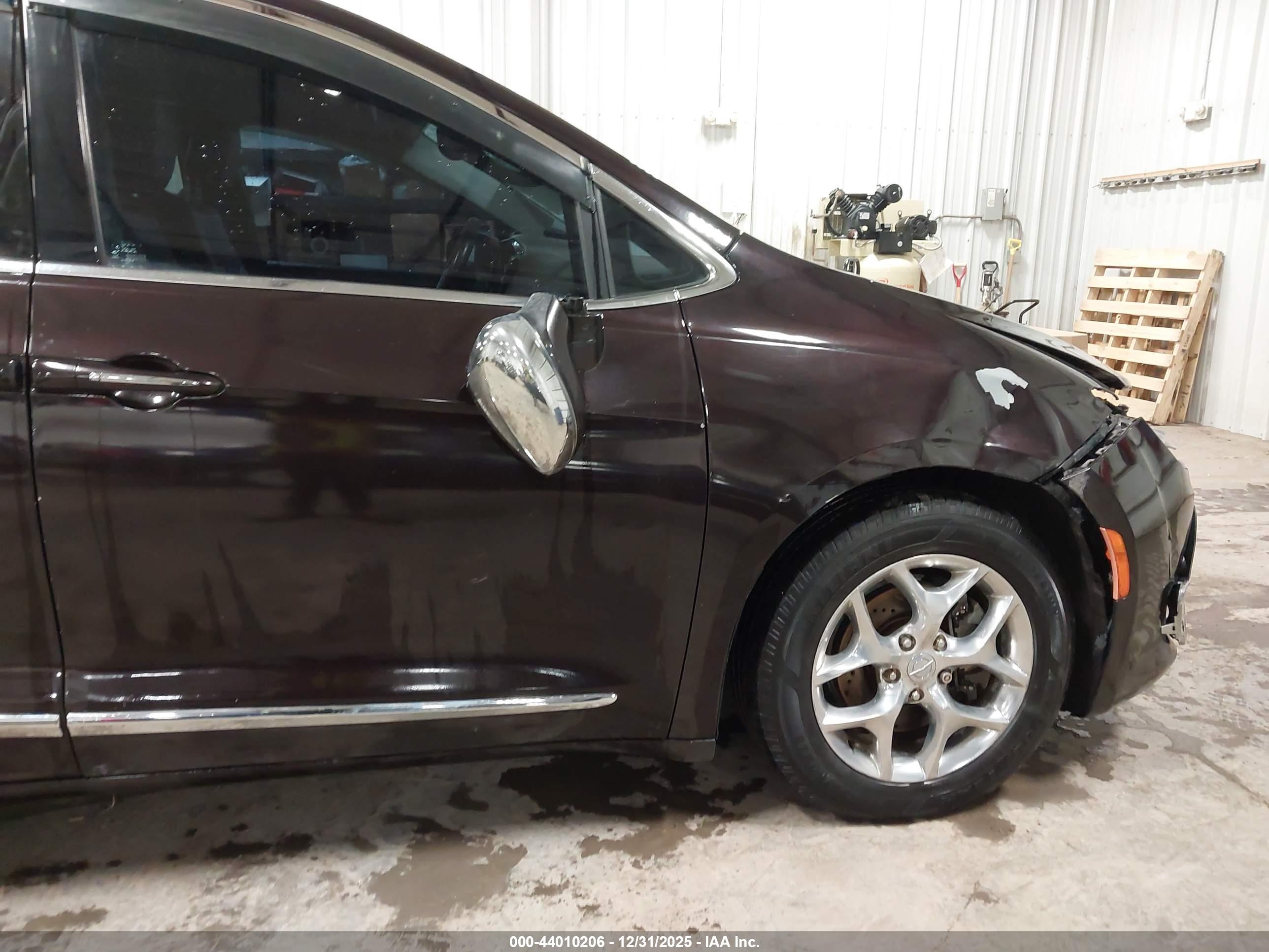 CHRYSLER PACIFICA image 6