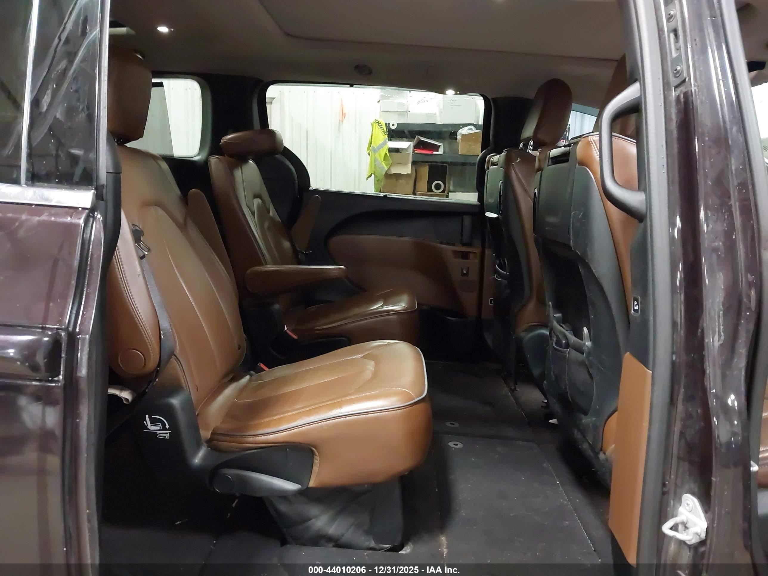 CHRYSLER PACIFICA image 8