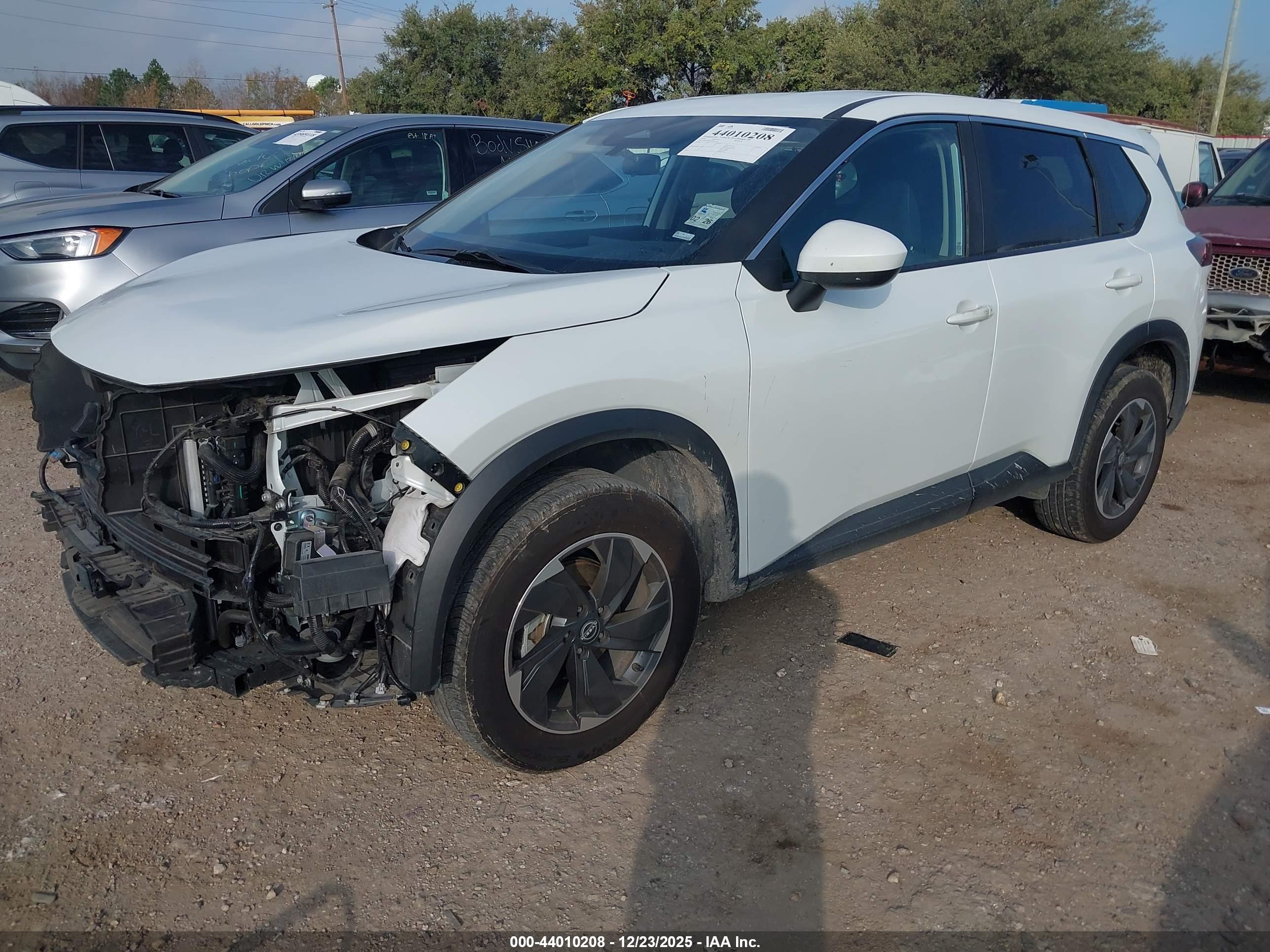NISSAN ROGUE image 2