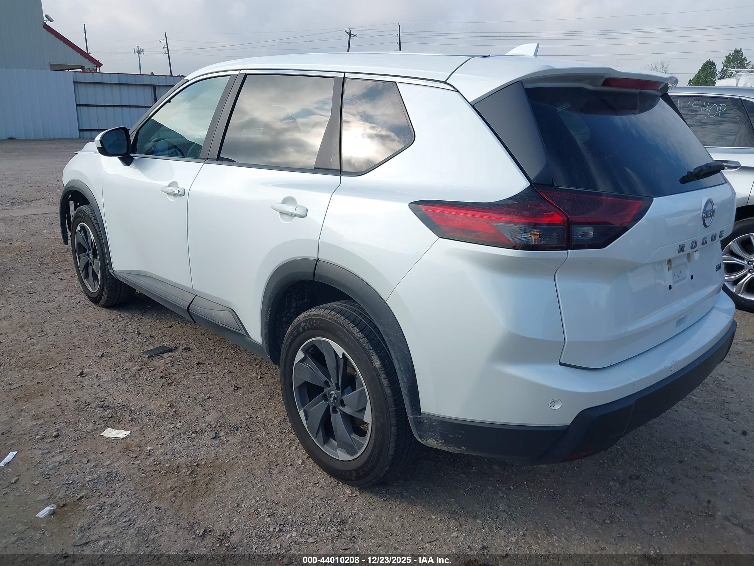 NISSAN ROGUE image 3