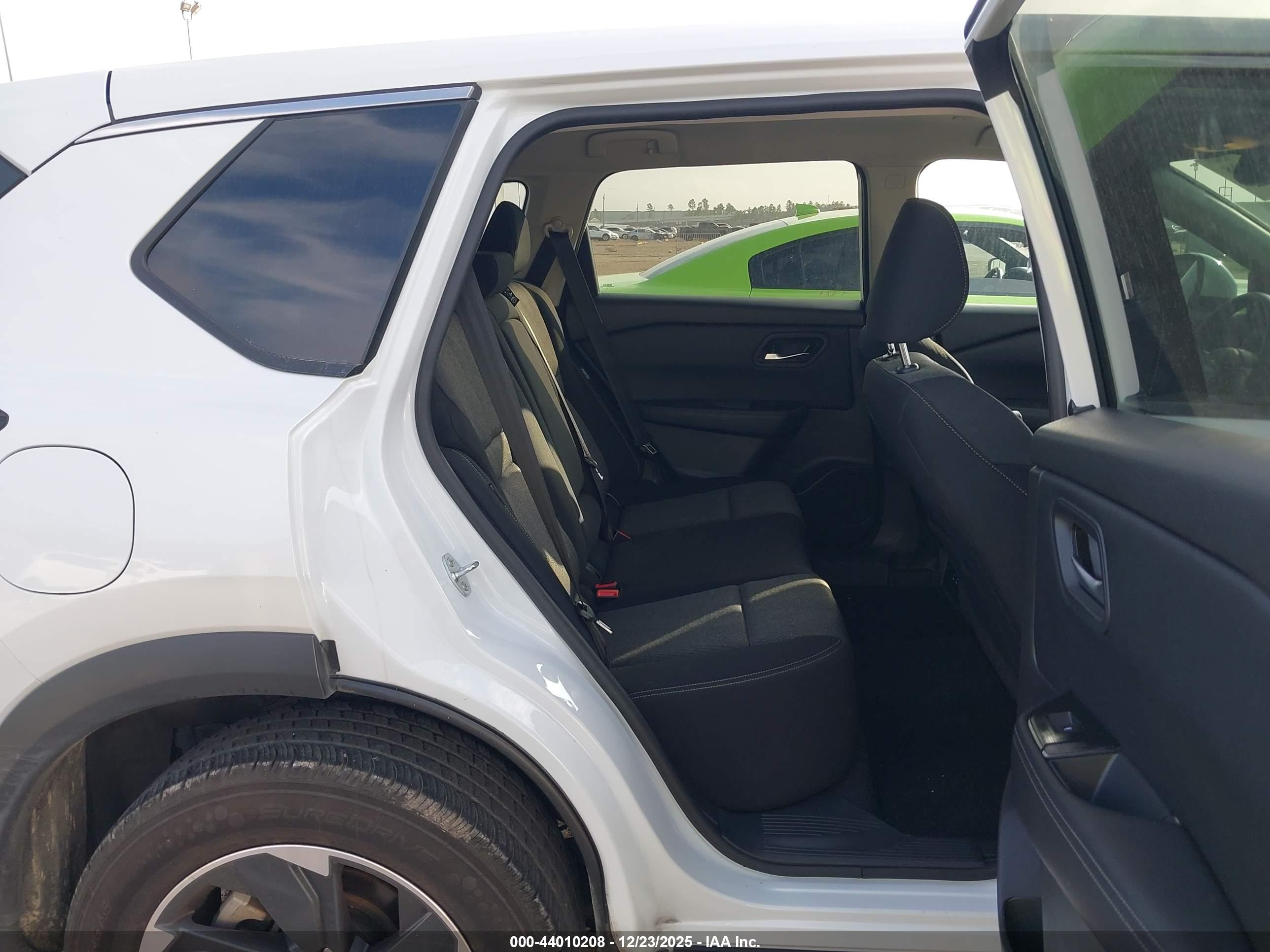 NISSAN ROGUE image 8
