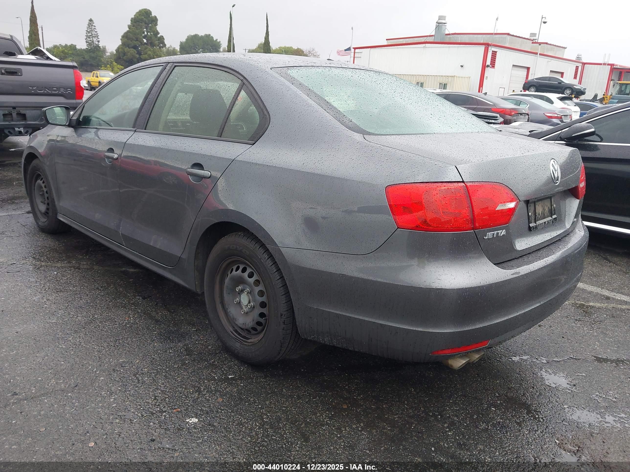 VOLKSWAGEN JETTA image 3