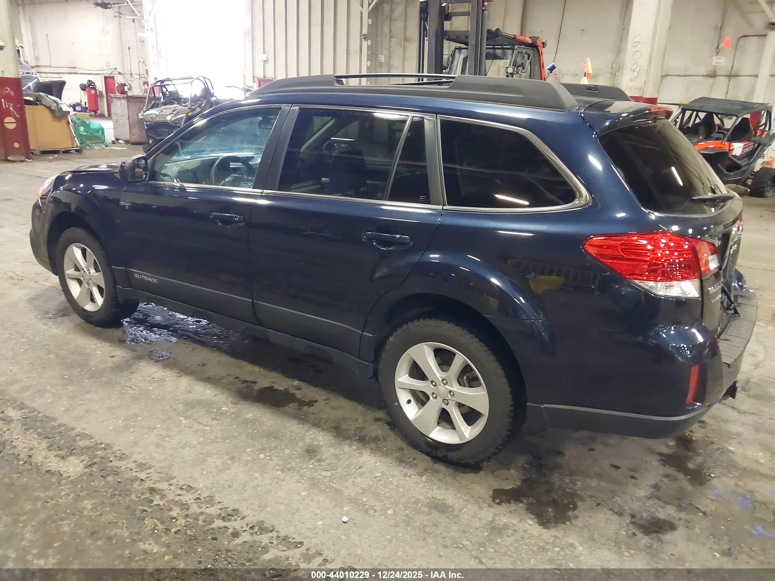 SUBARU OUTBACK image 3