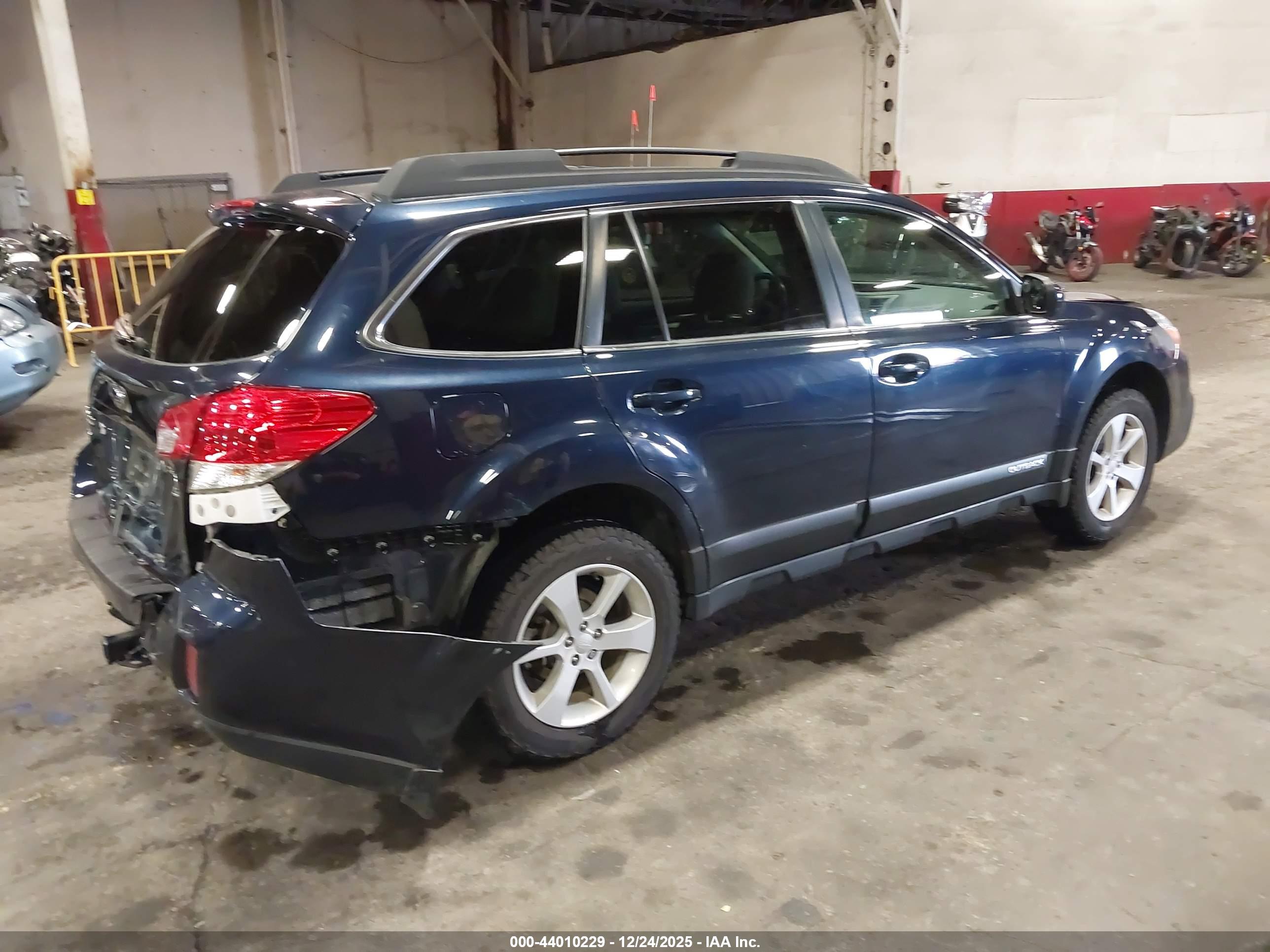 SUBARU OUTBACK image 4