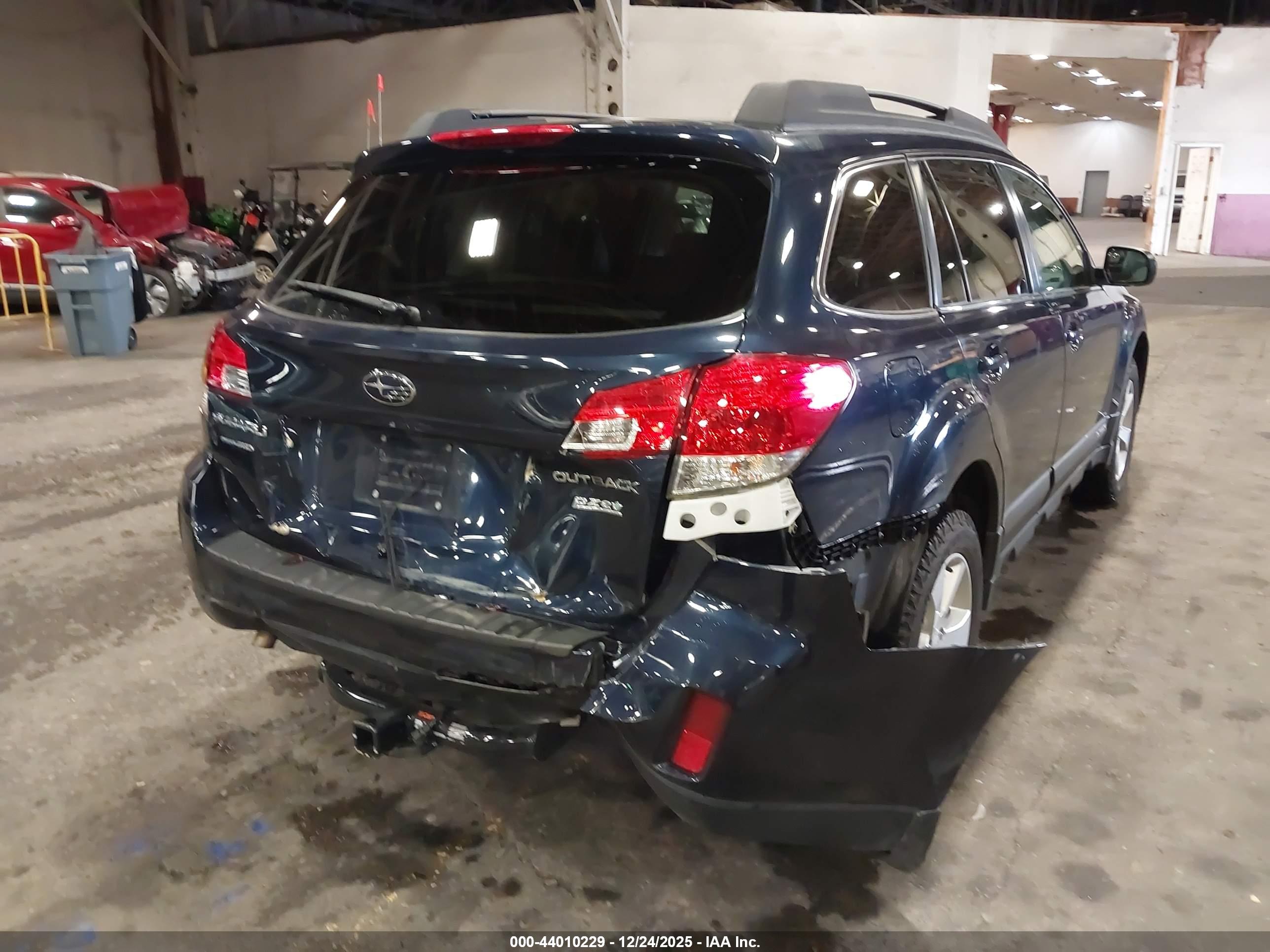 SUBARU OUTBACK image 6