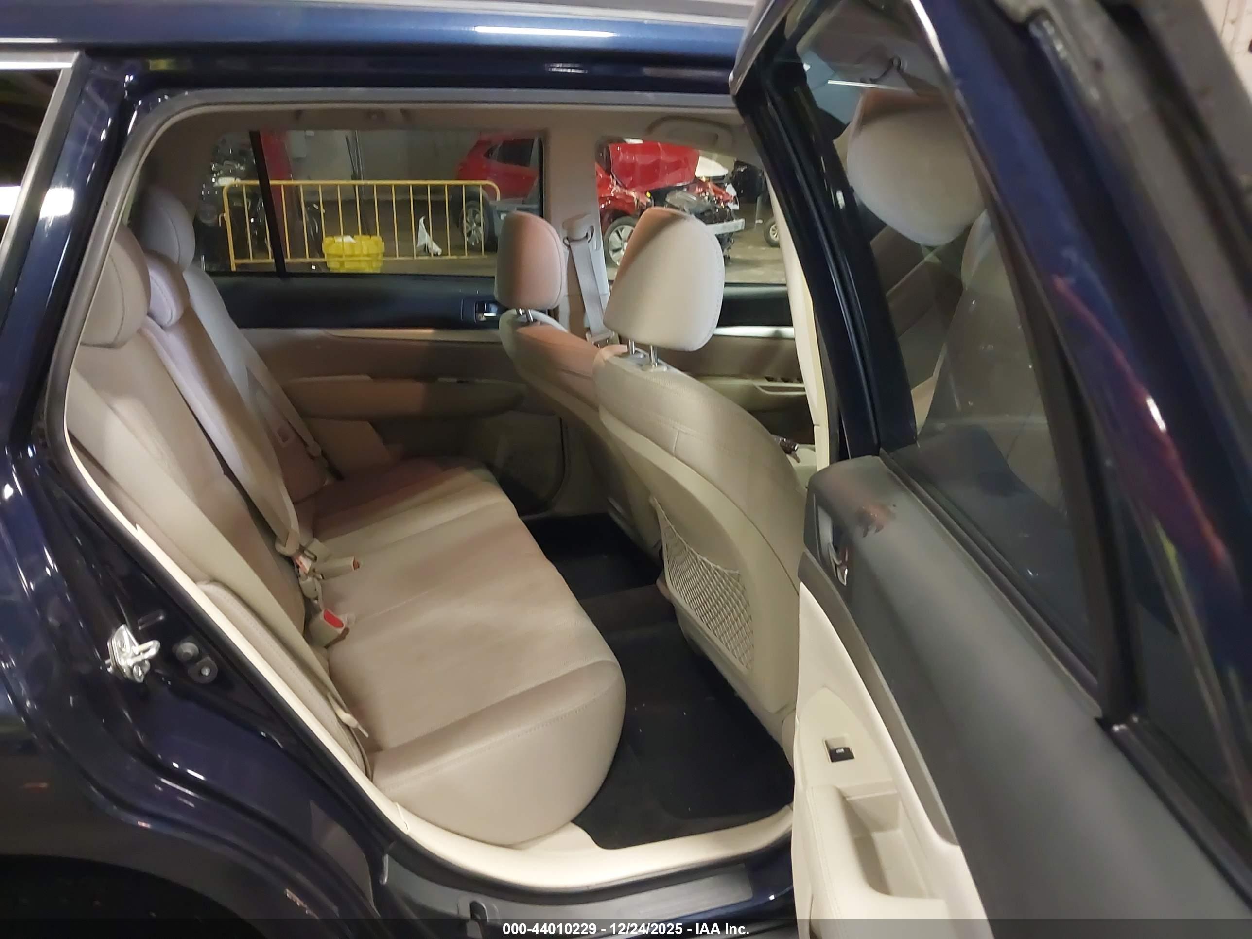 SUBARU OUTBACK image 8