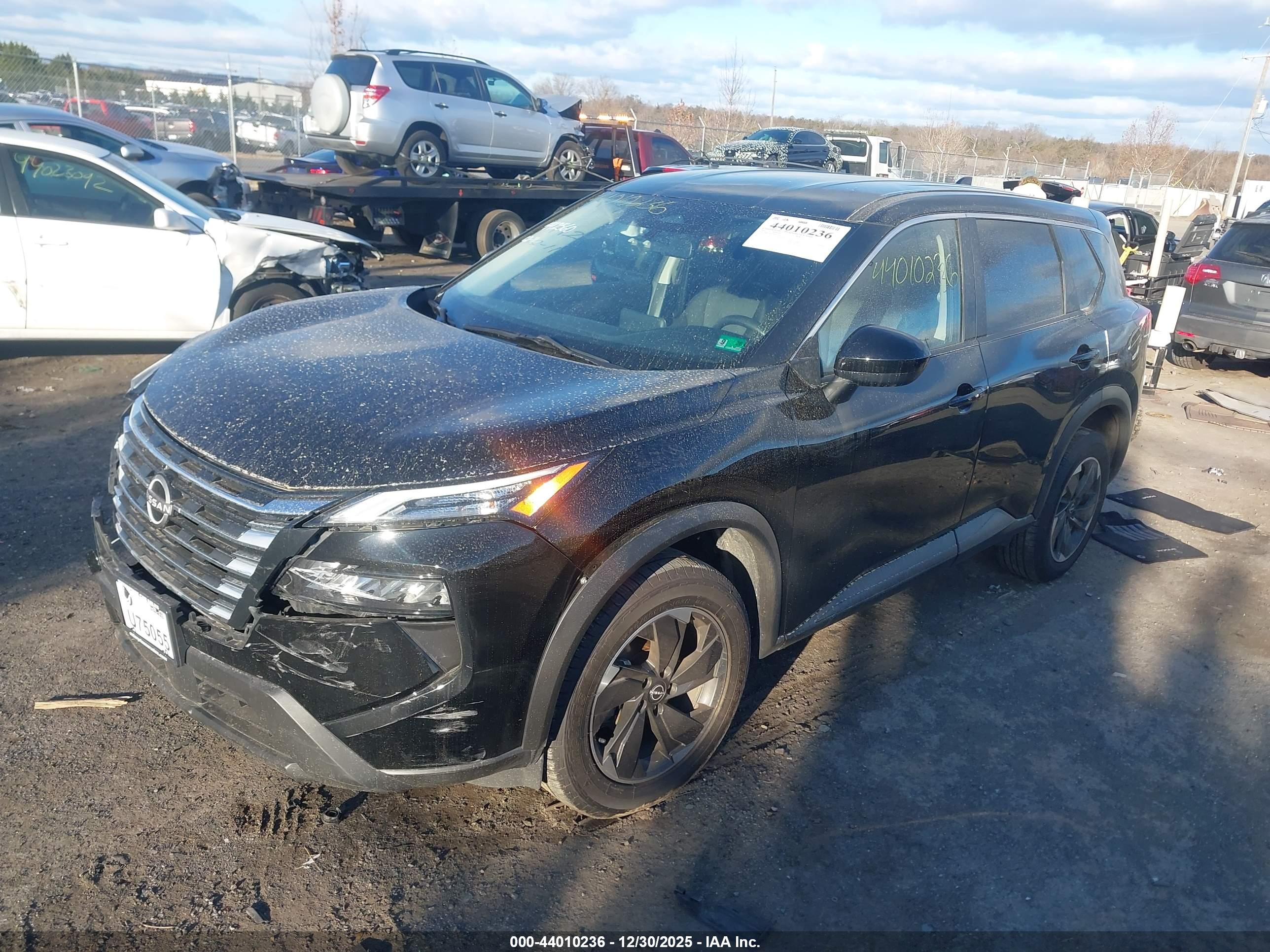 NISSAN ROGUE image 2