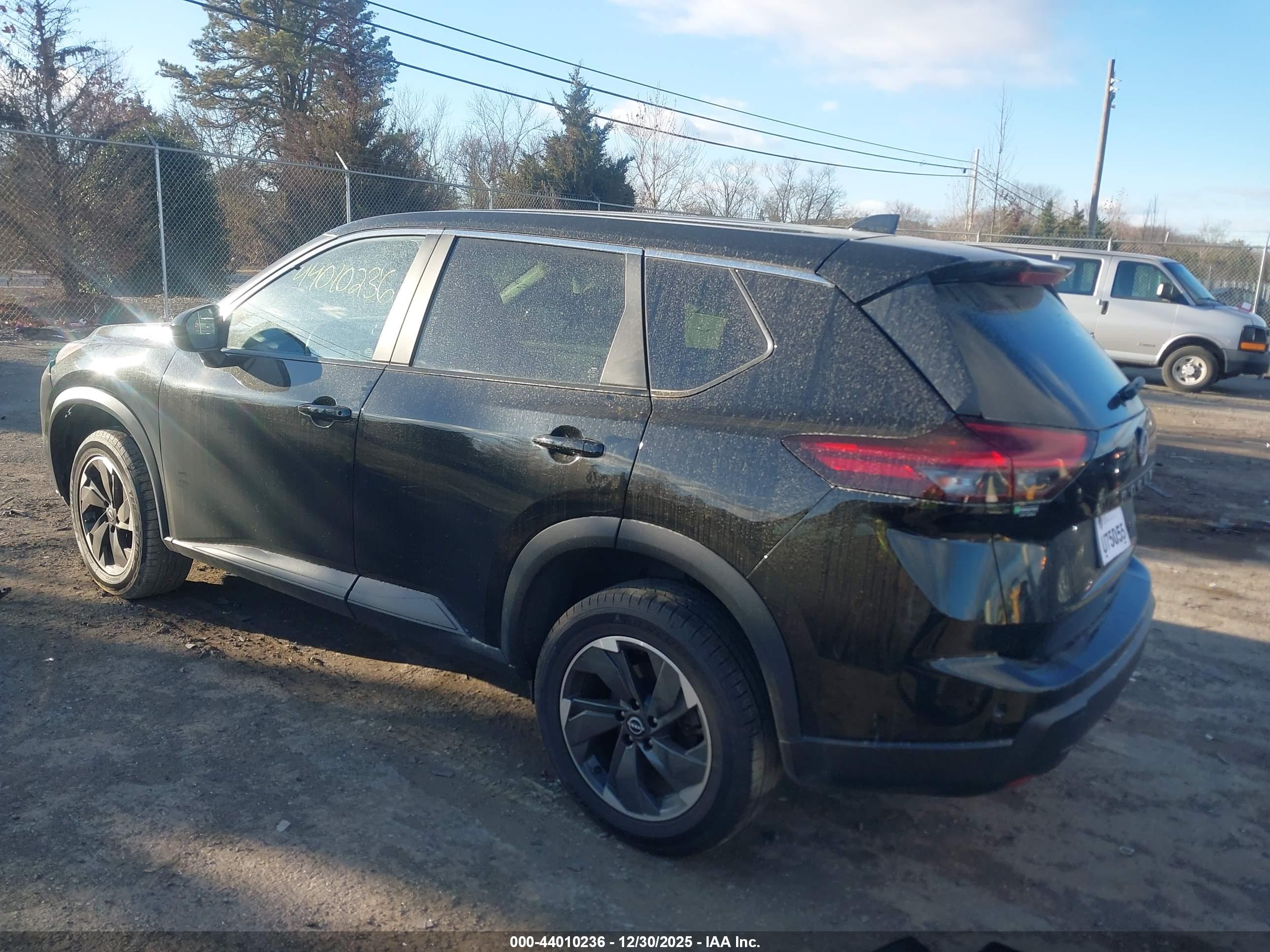 NISSAN ROGUE image 3