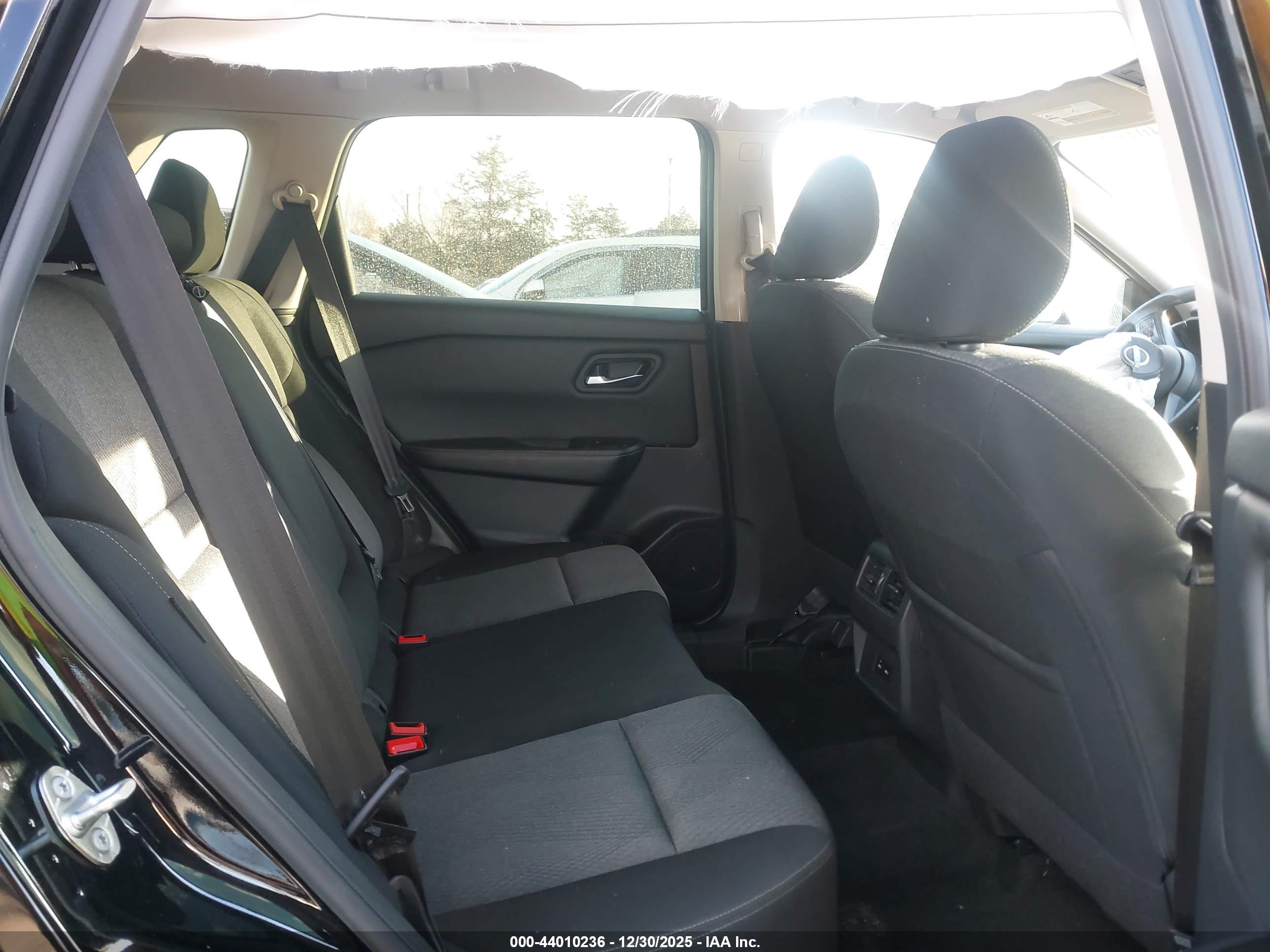 NISSAN ROGUE image 8