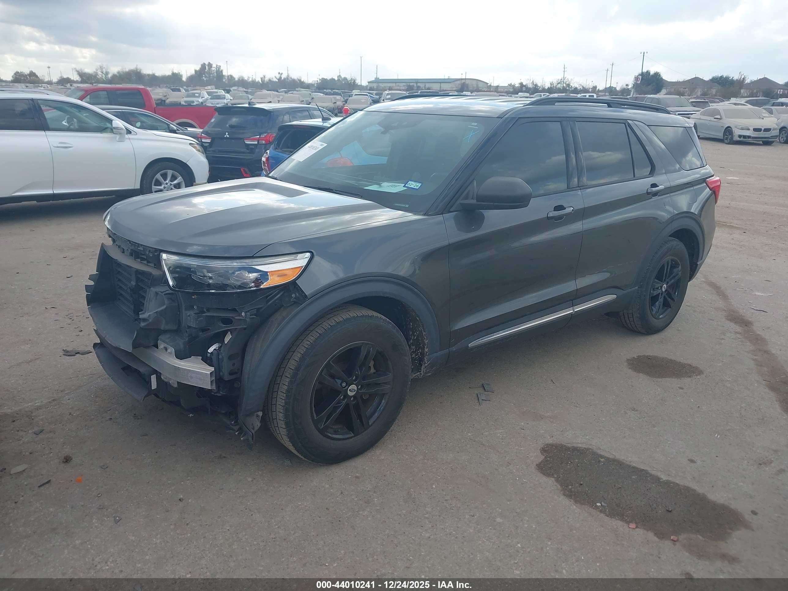 FORD EXPLORER image 2