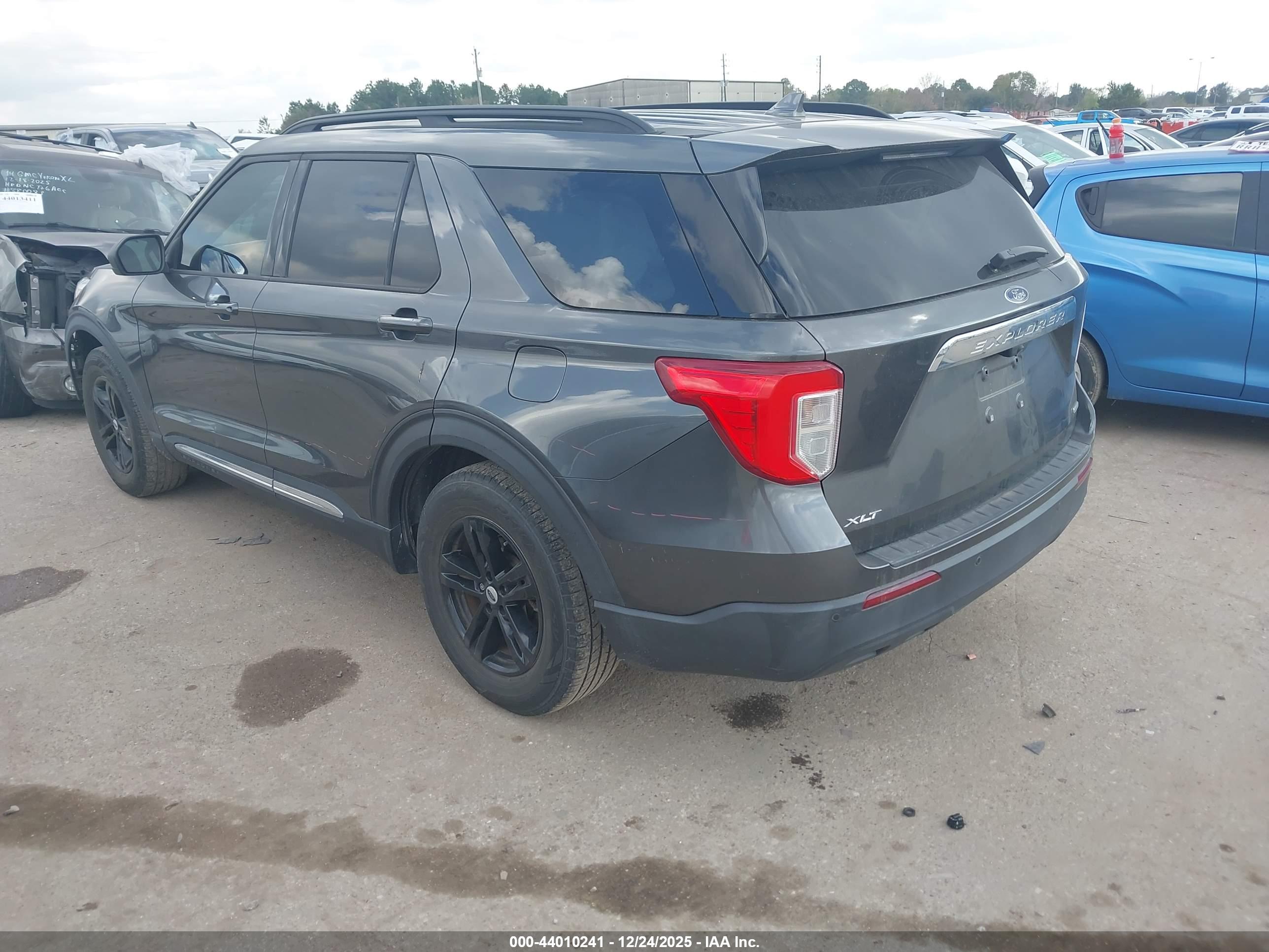 FORD EXPLORER image 3