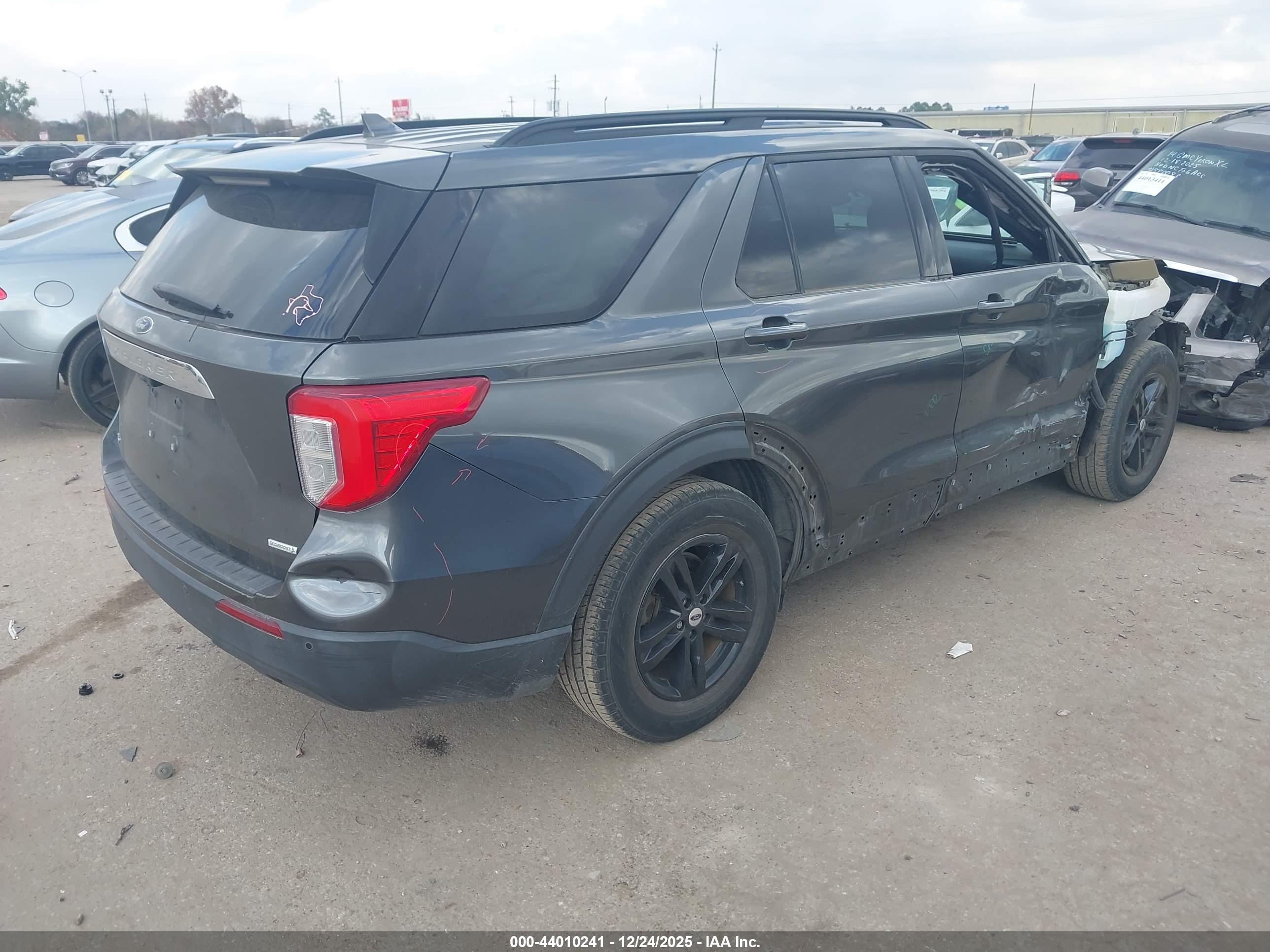 FORD EXPLORER image 4