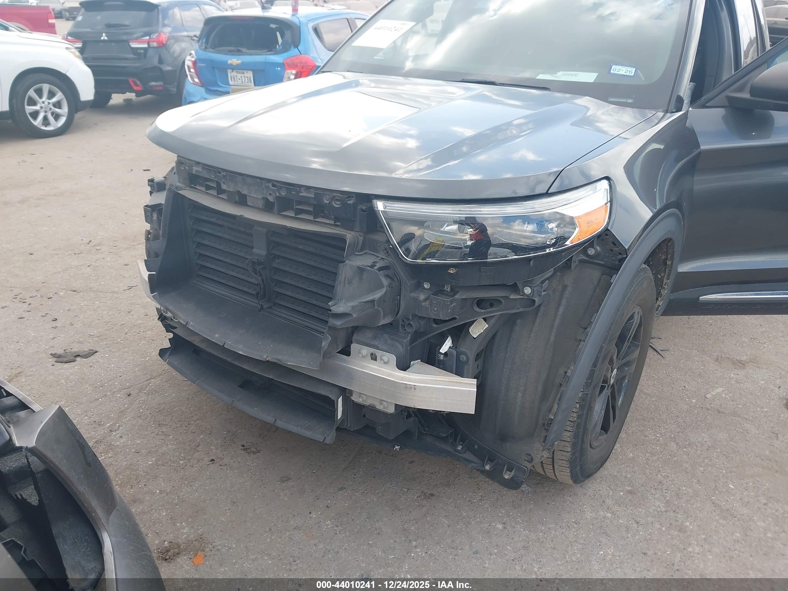 FORD EXPLORER image 6