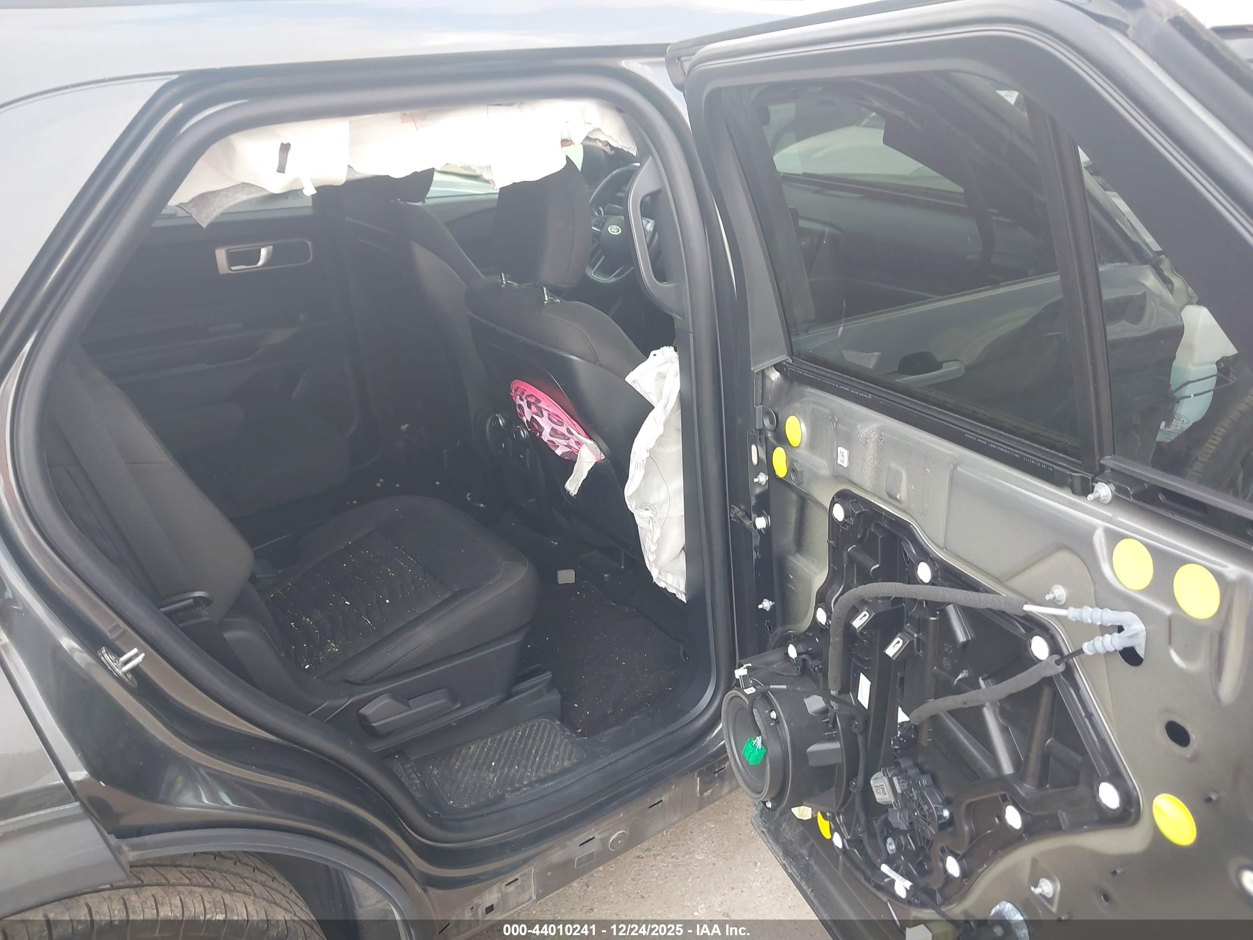 FORD EXPLORER image 8