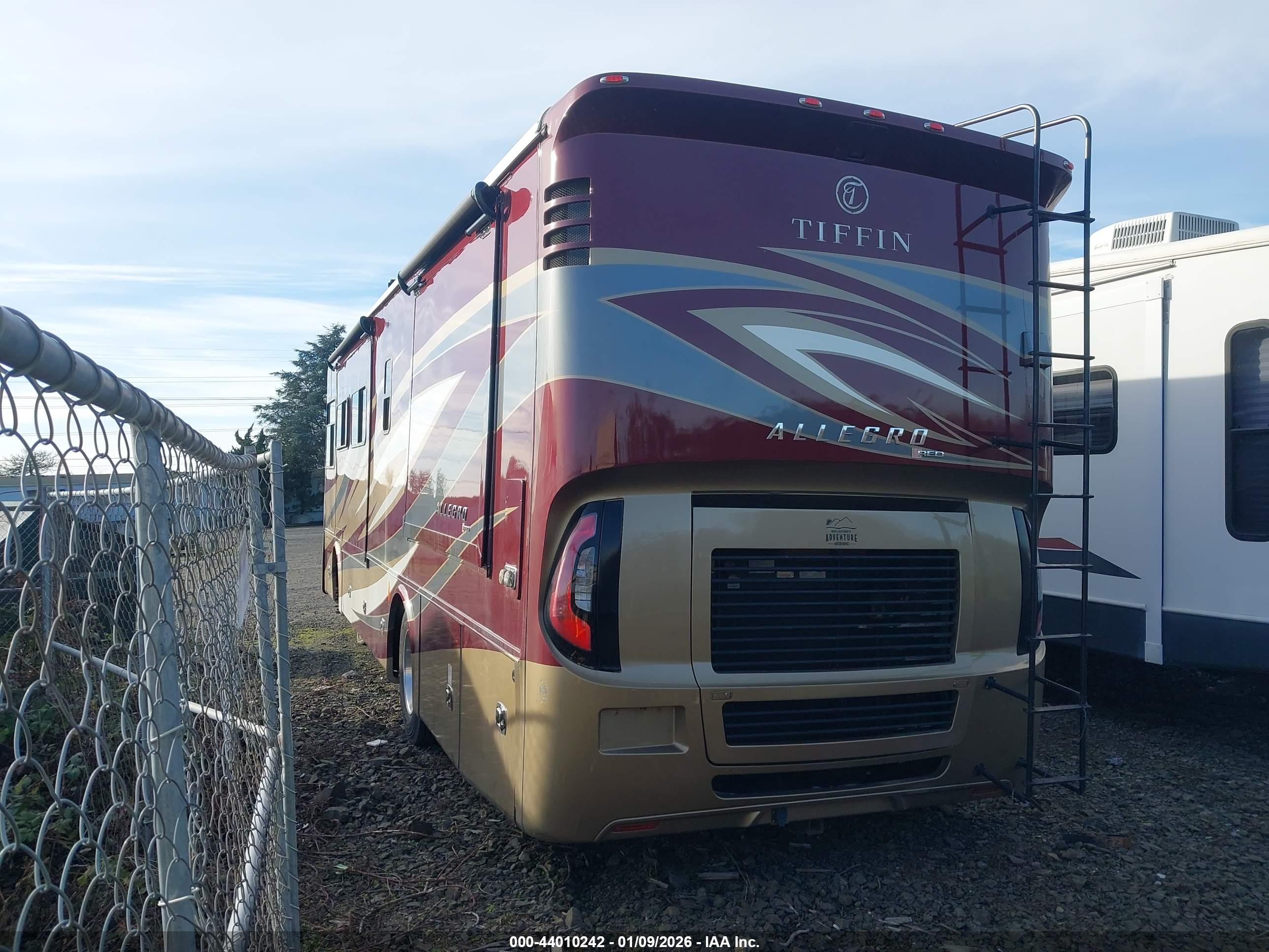 FREIGHTLINER CHASSIS image 3
