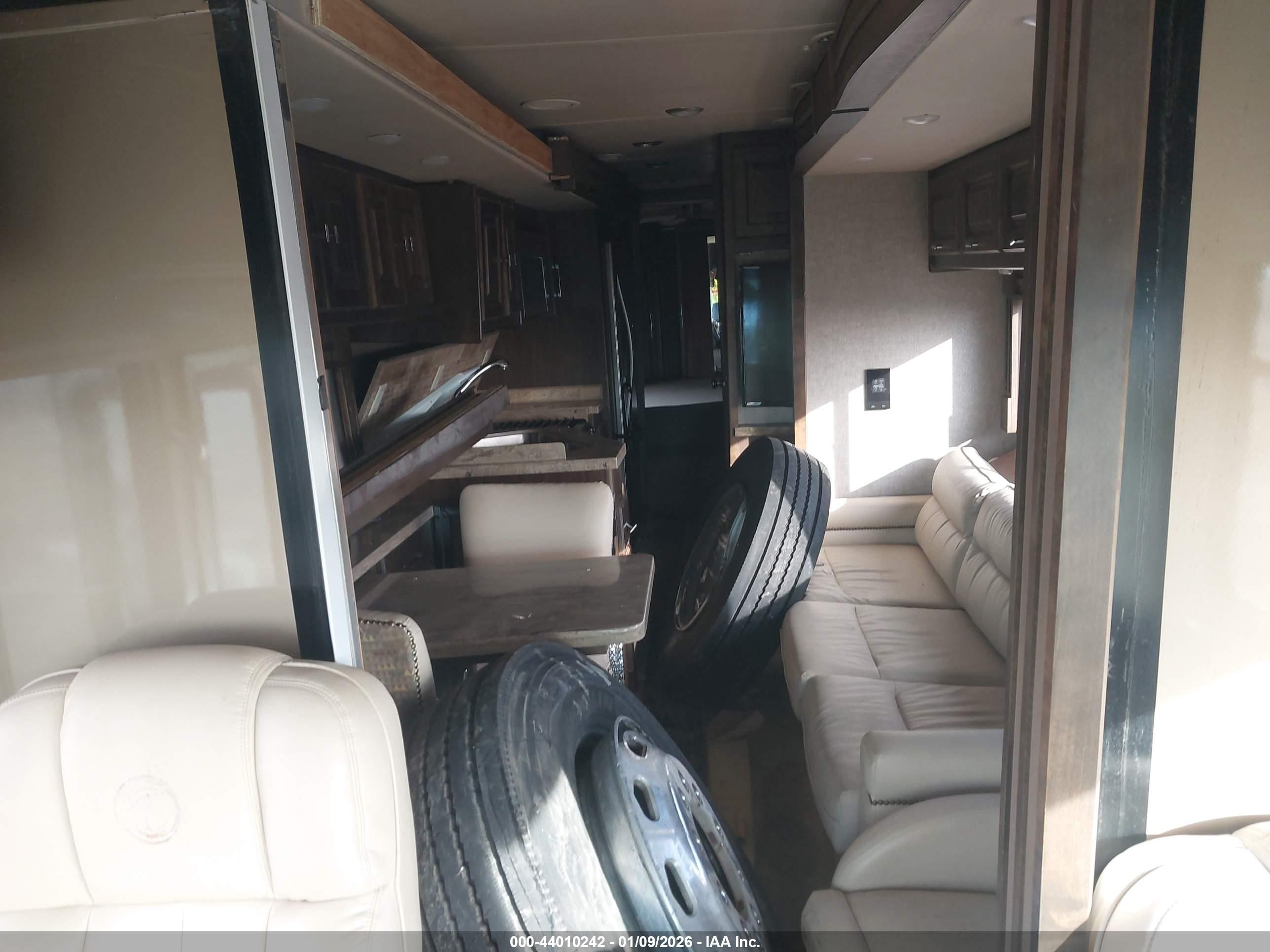 FREIGHTLINER CHASSIS image 8