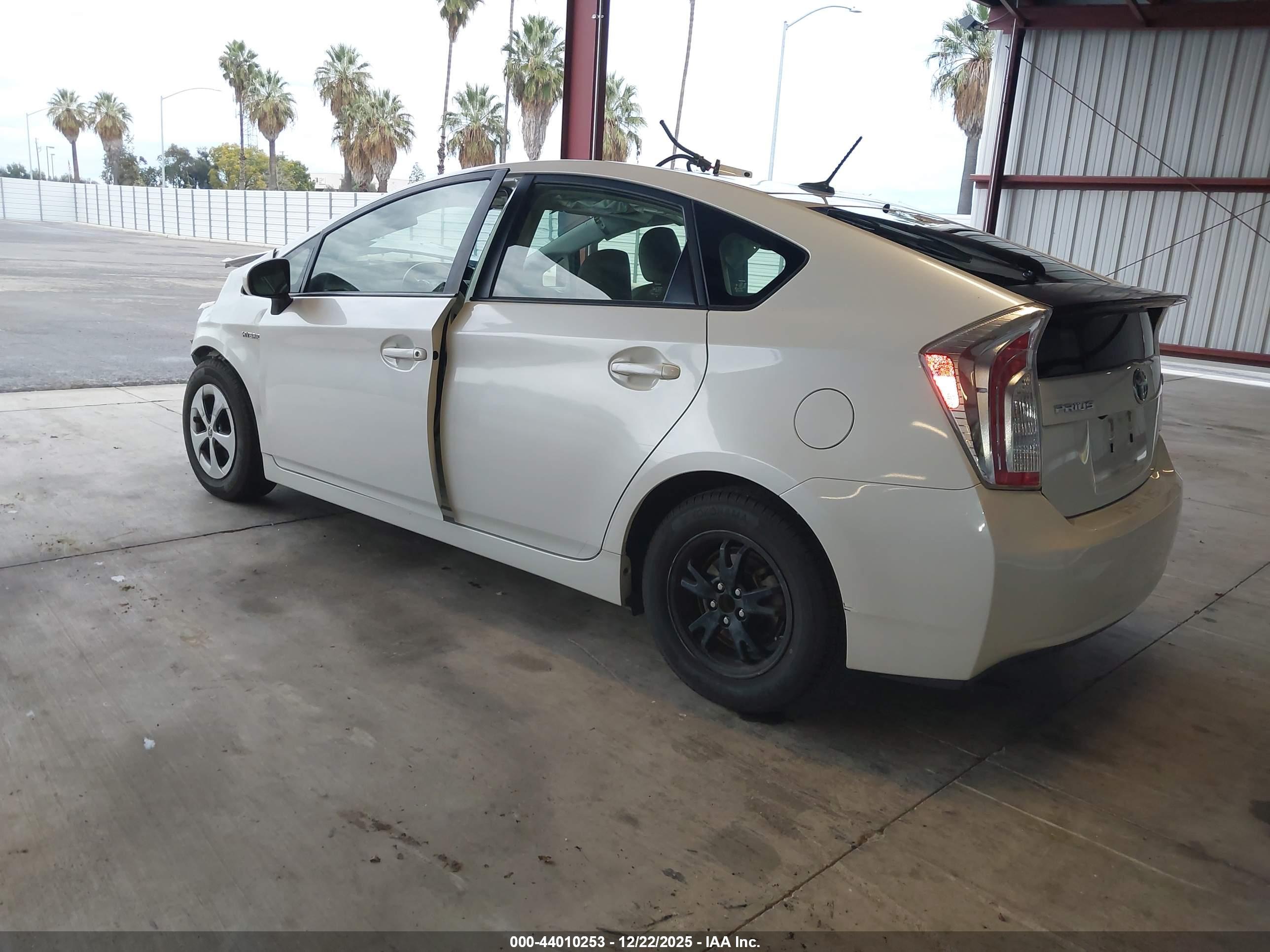 TOYOTA PRIUS image 3