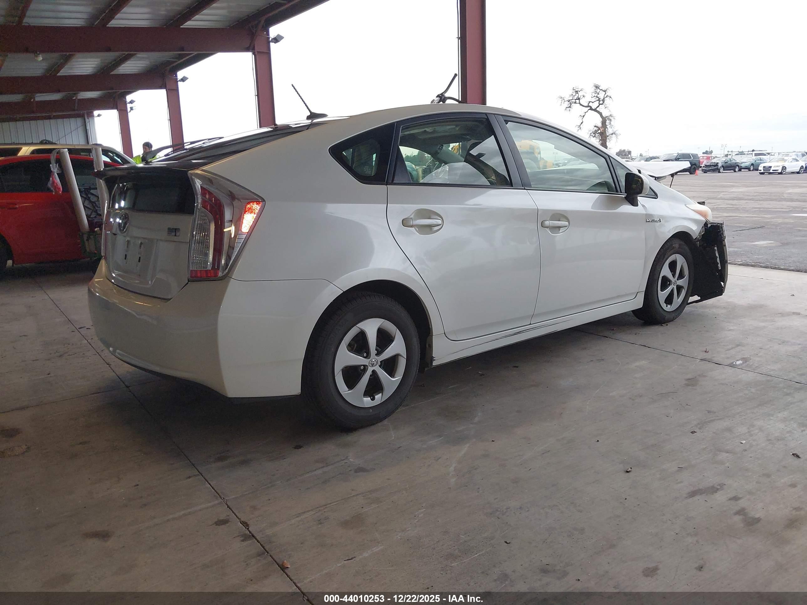 TOYOTA PRIUS image 4