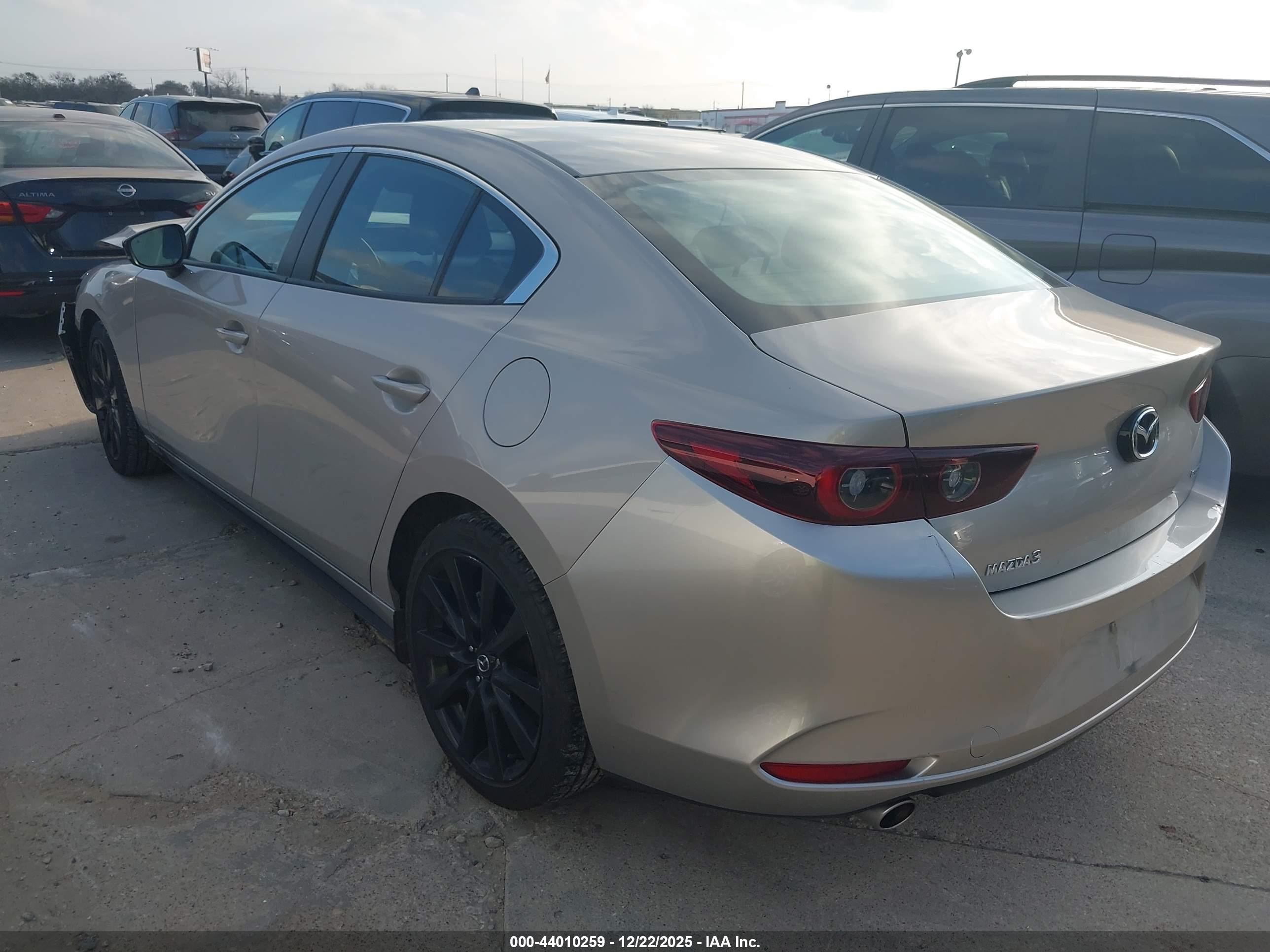 MAZDA MAZDA3 image 3