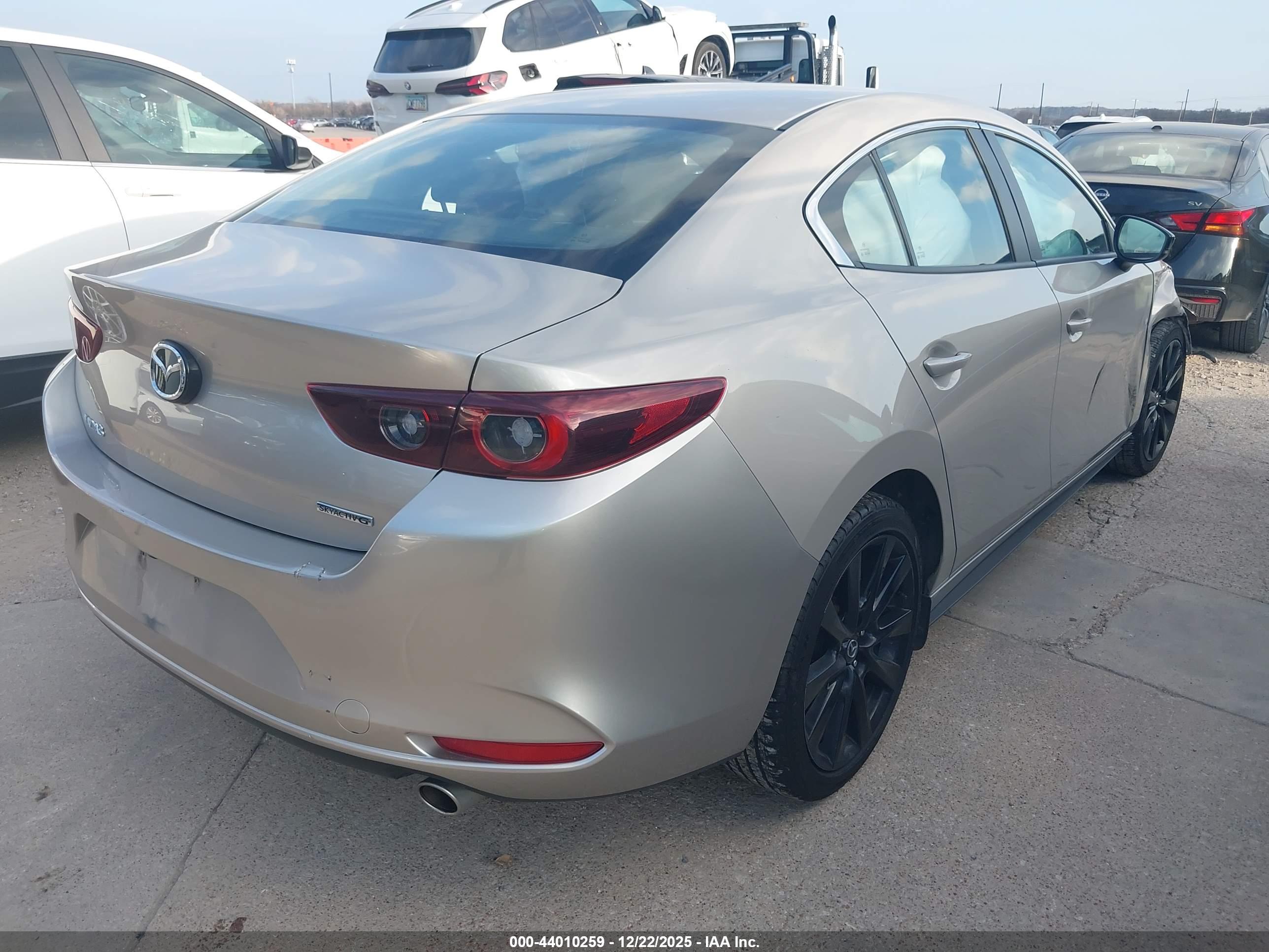 MAZDA MAZDA3 image 4