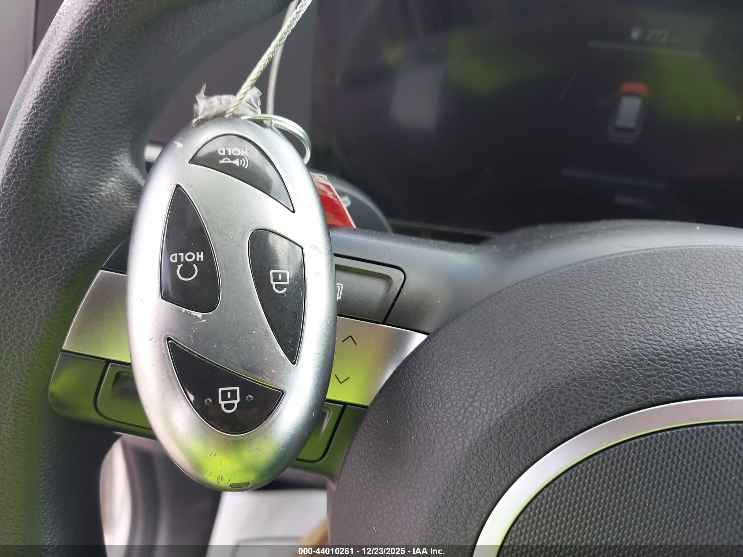 HYUNDAI KONA image 11