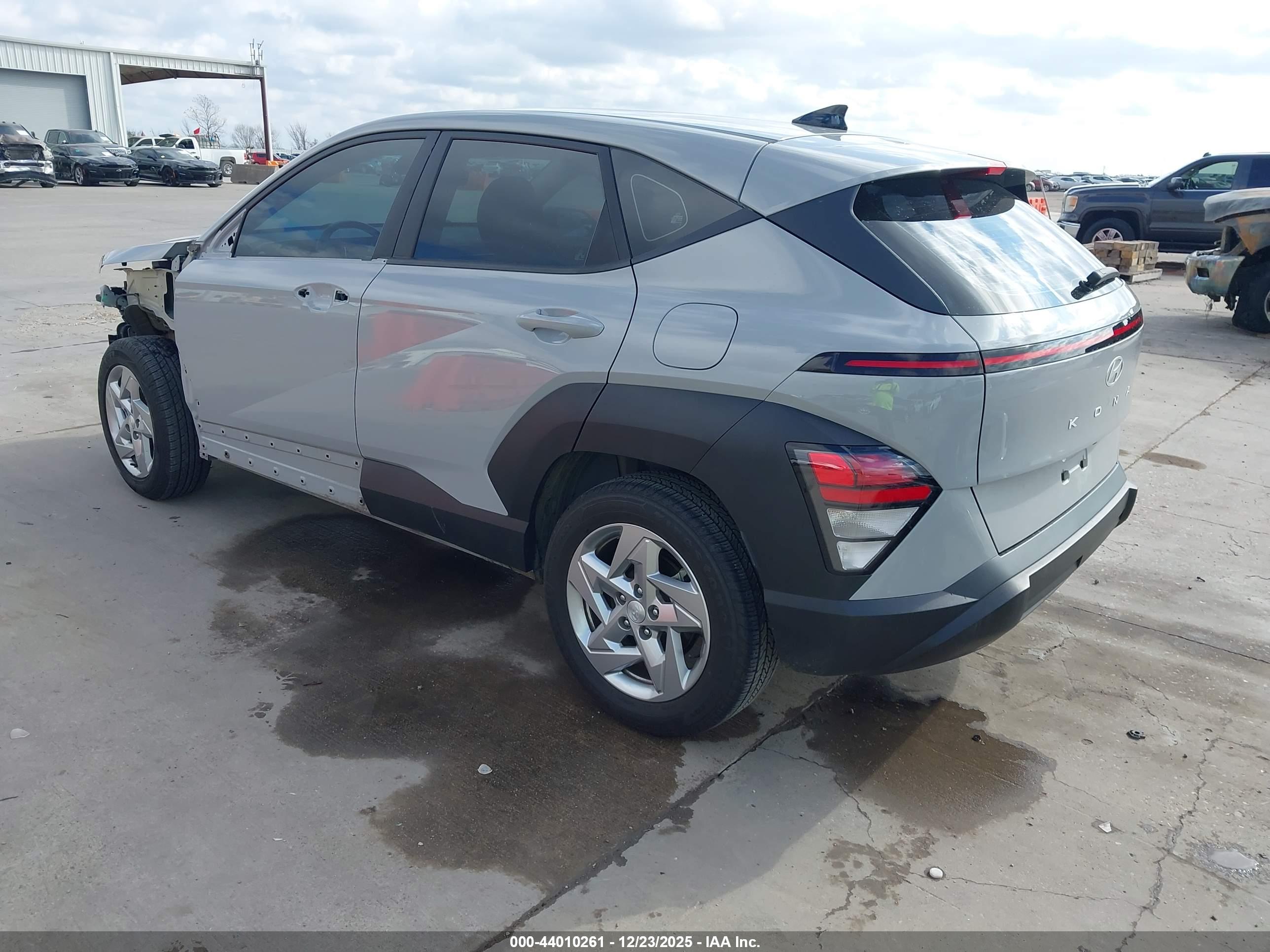 HYUNDAI KONA image 3