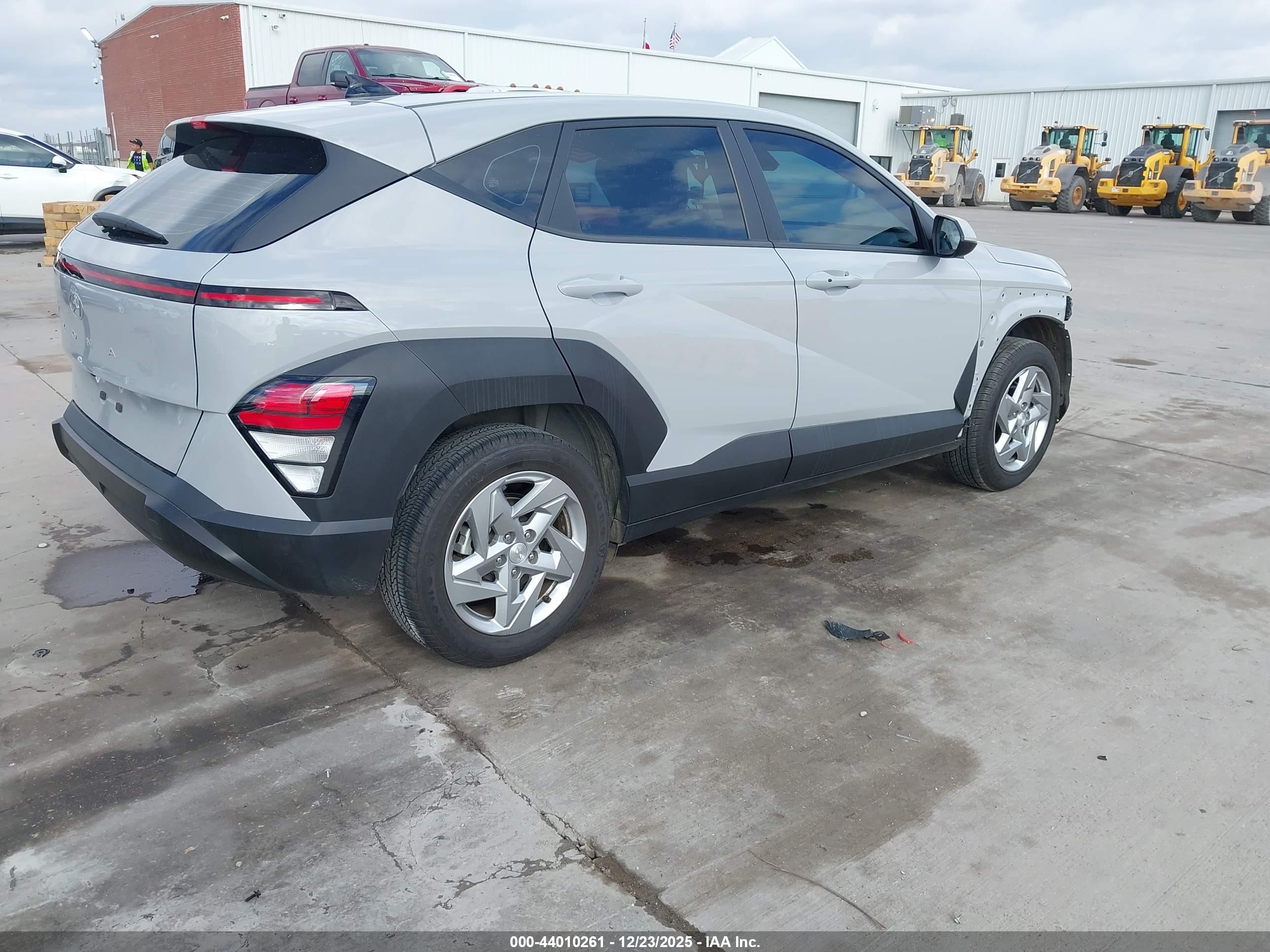 HYUNDAI KONA image 4