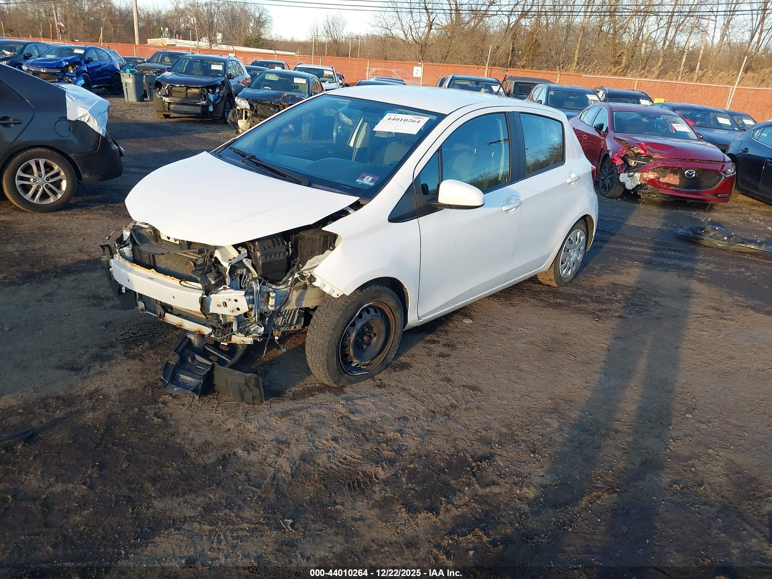 TOYOTA YARIS image 2