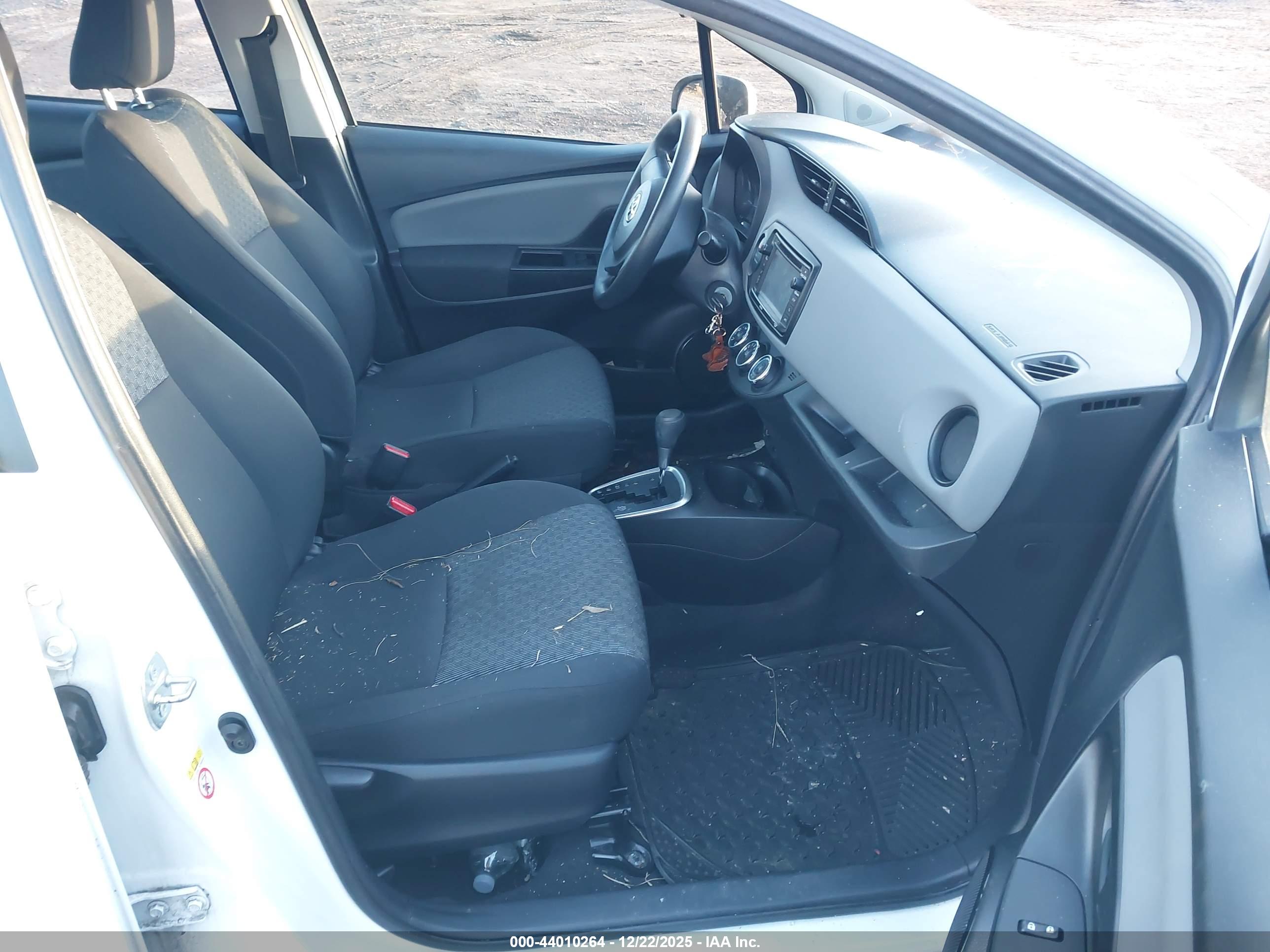 TOYOTA YARIS image 5