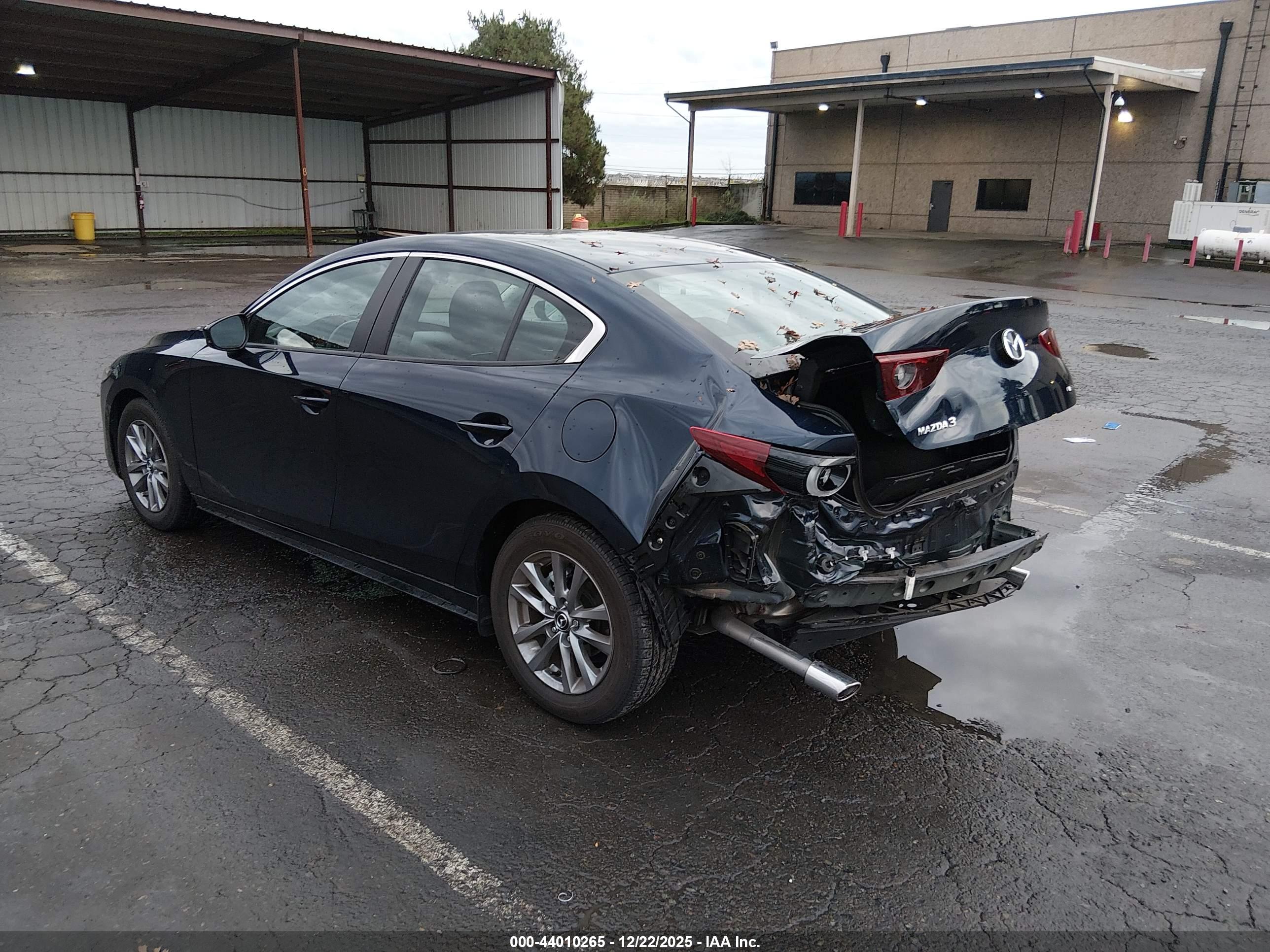 MAZDA MAZDA3 image 3