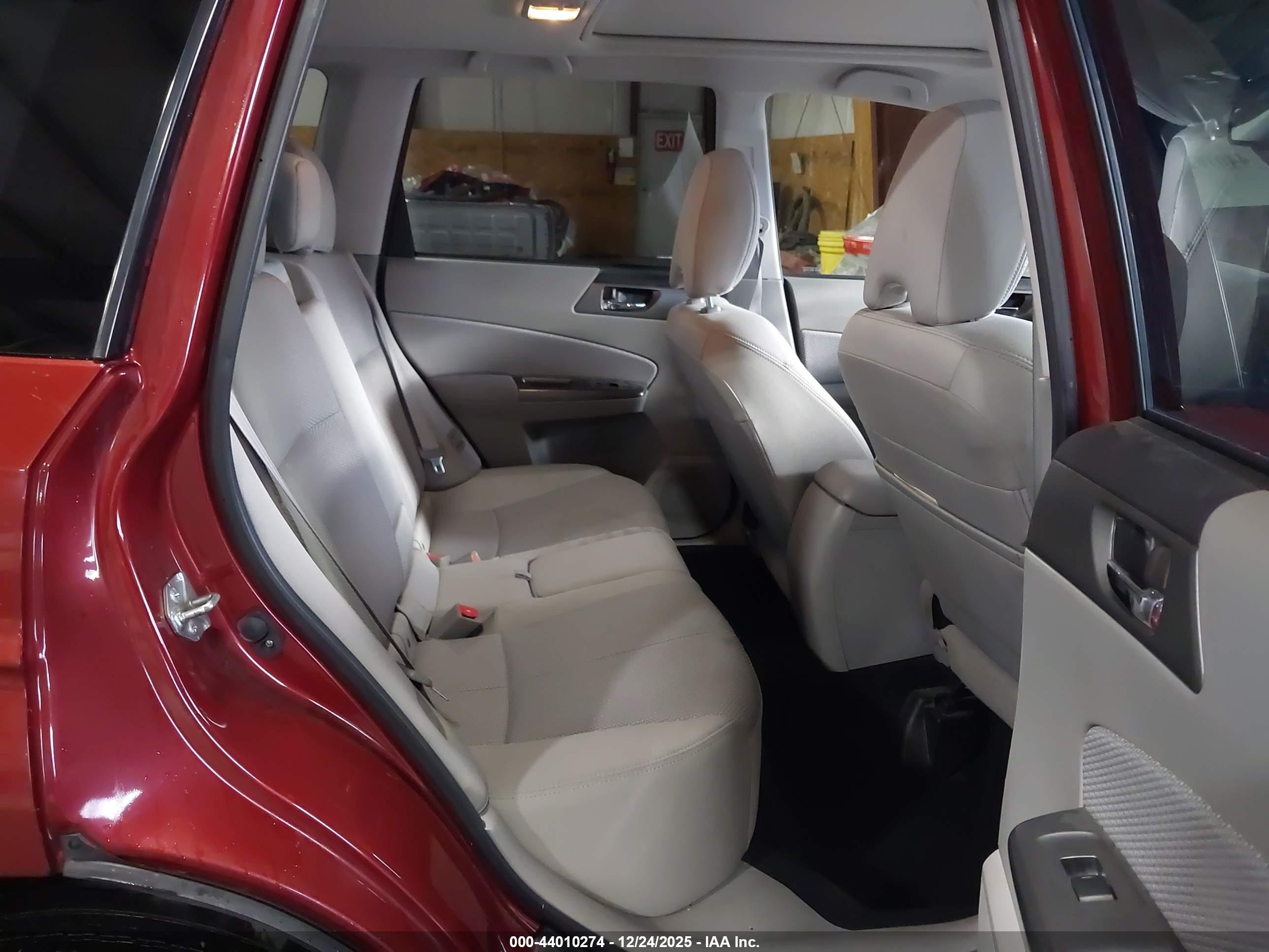 SUBARU FORESTER image 8